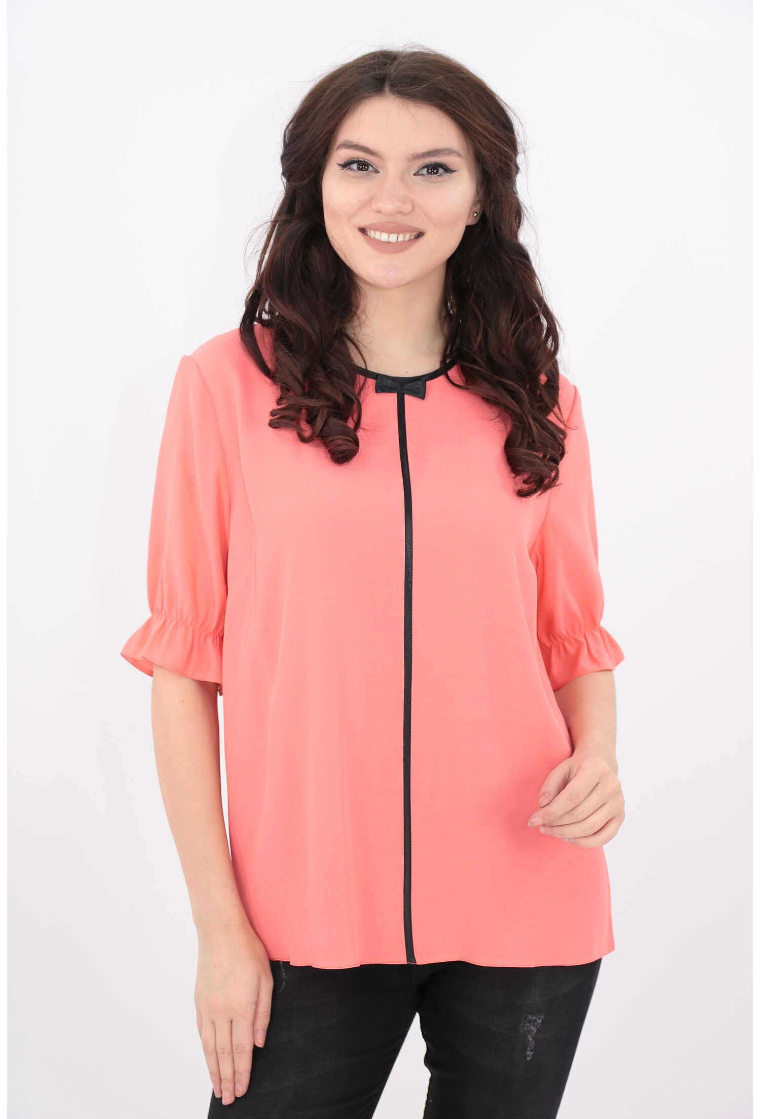Bluza corai cu garnitura satinata neagra