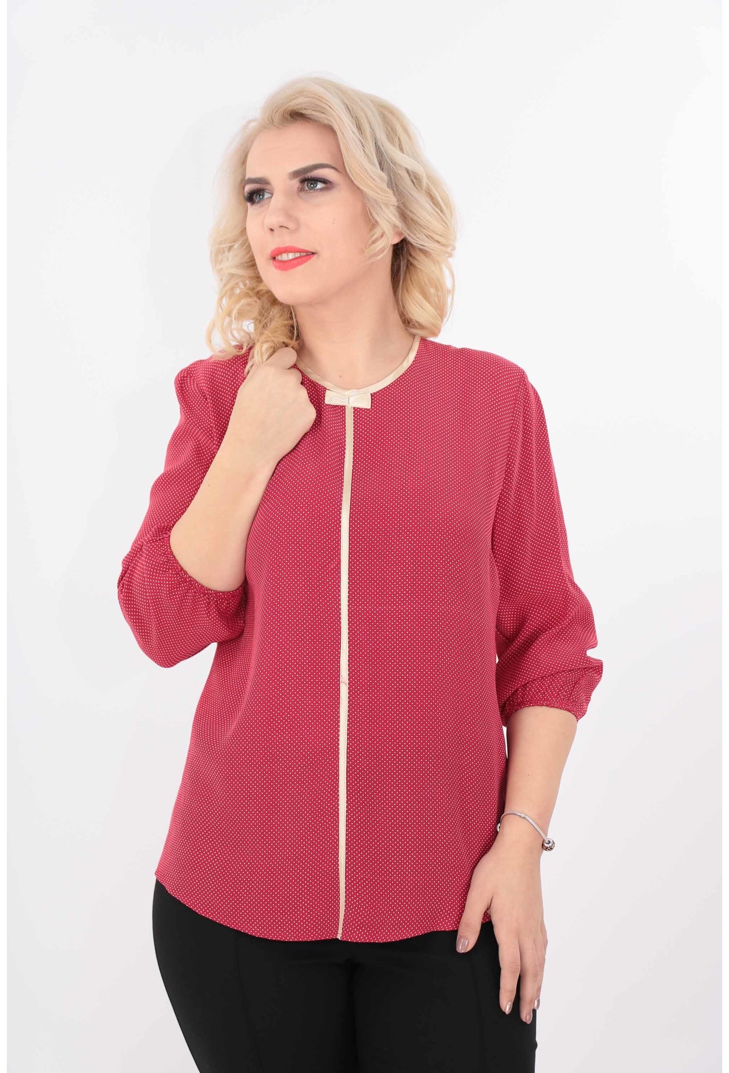 Bluza din vascoza rosie cu buline mici crem