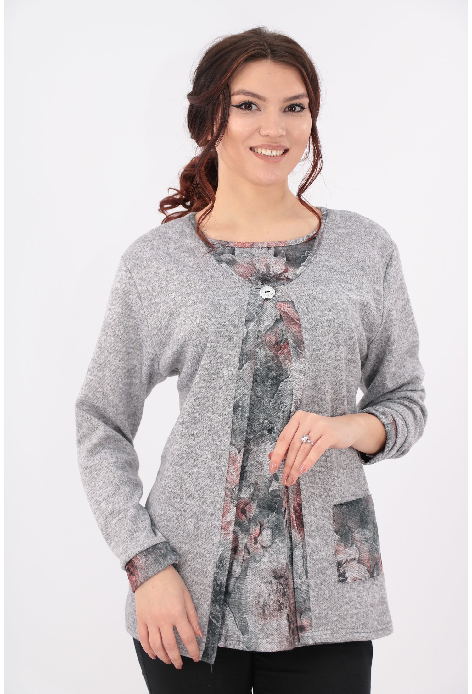Bluza gri cu garnitura florala si aspect suprapus