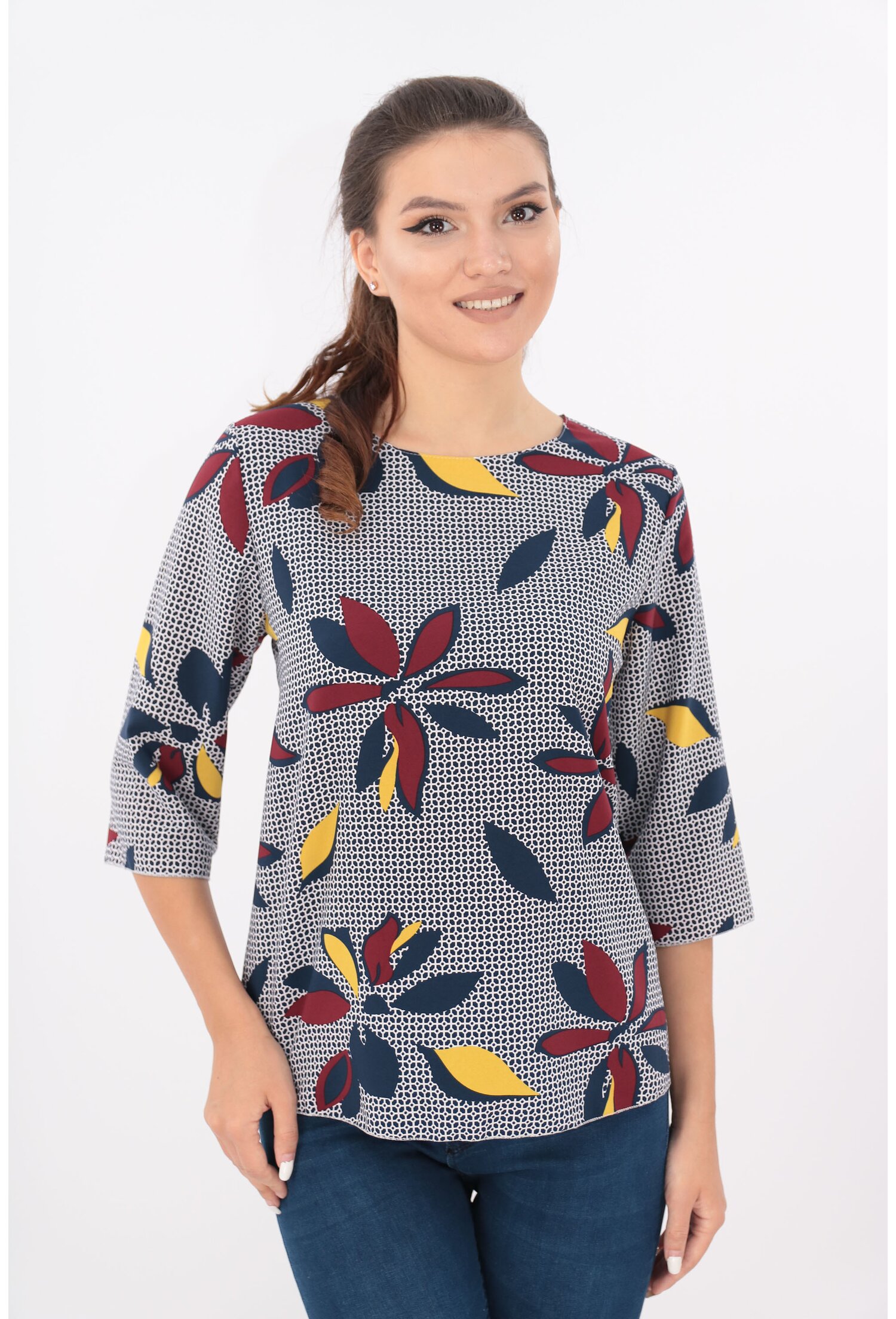Bluza lejera alb cu bleumarin cu petale multicolore