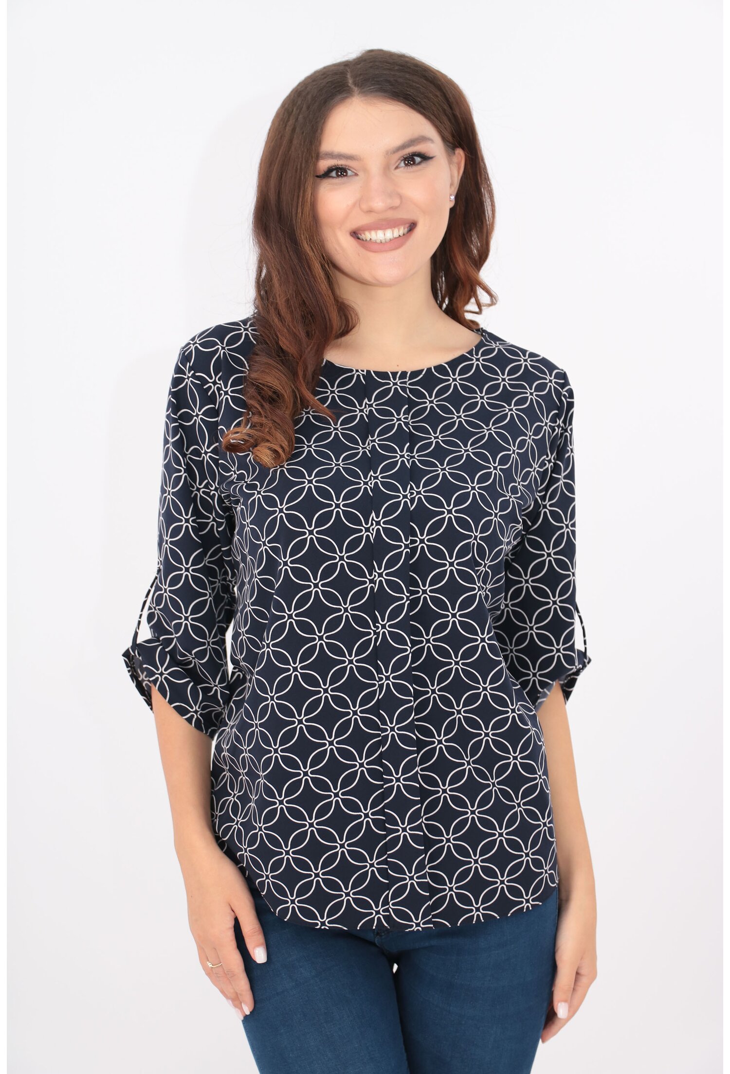 Bluza lejera bleumarin cu desen floral si pliu in fata