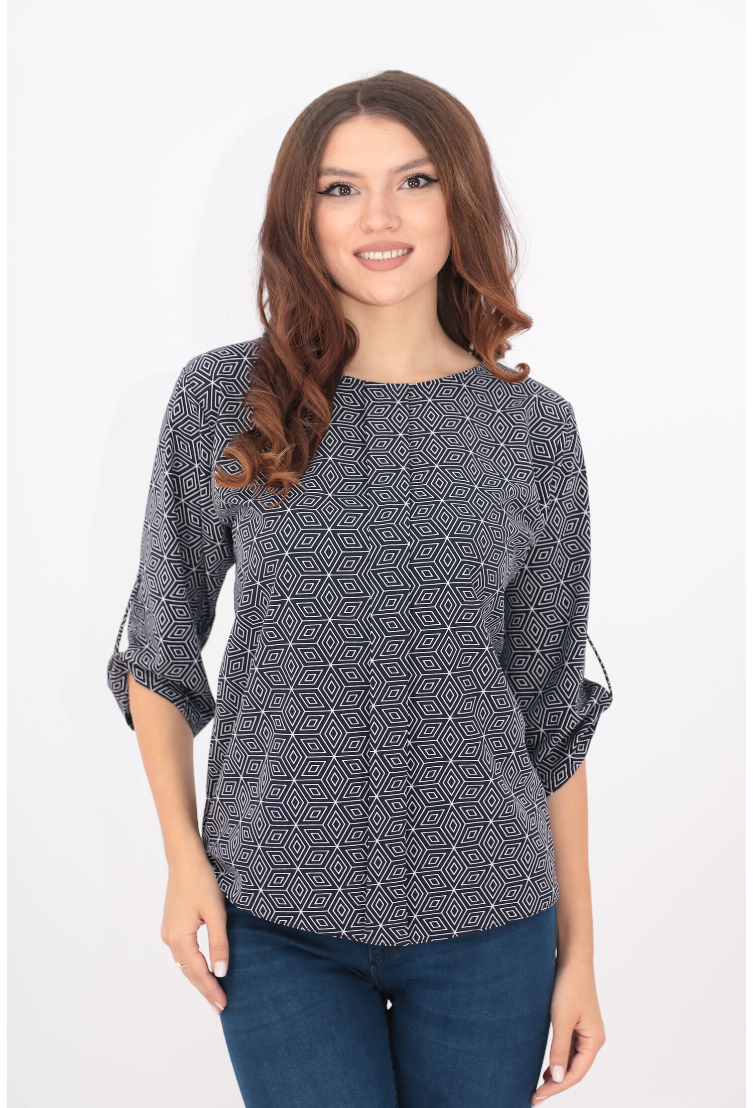 Bluza lejera bleumarin cu desen geometric si pliu in fata