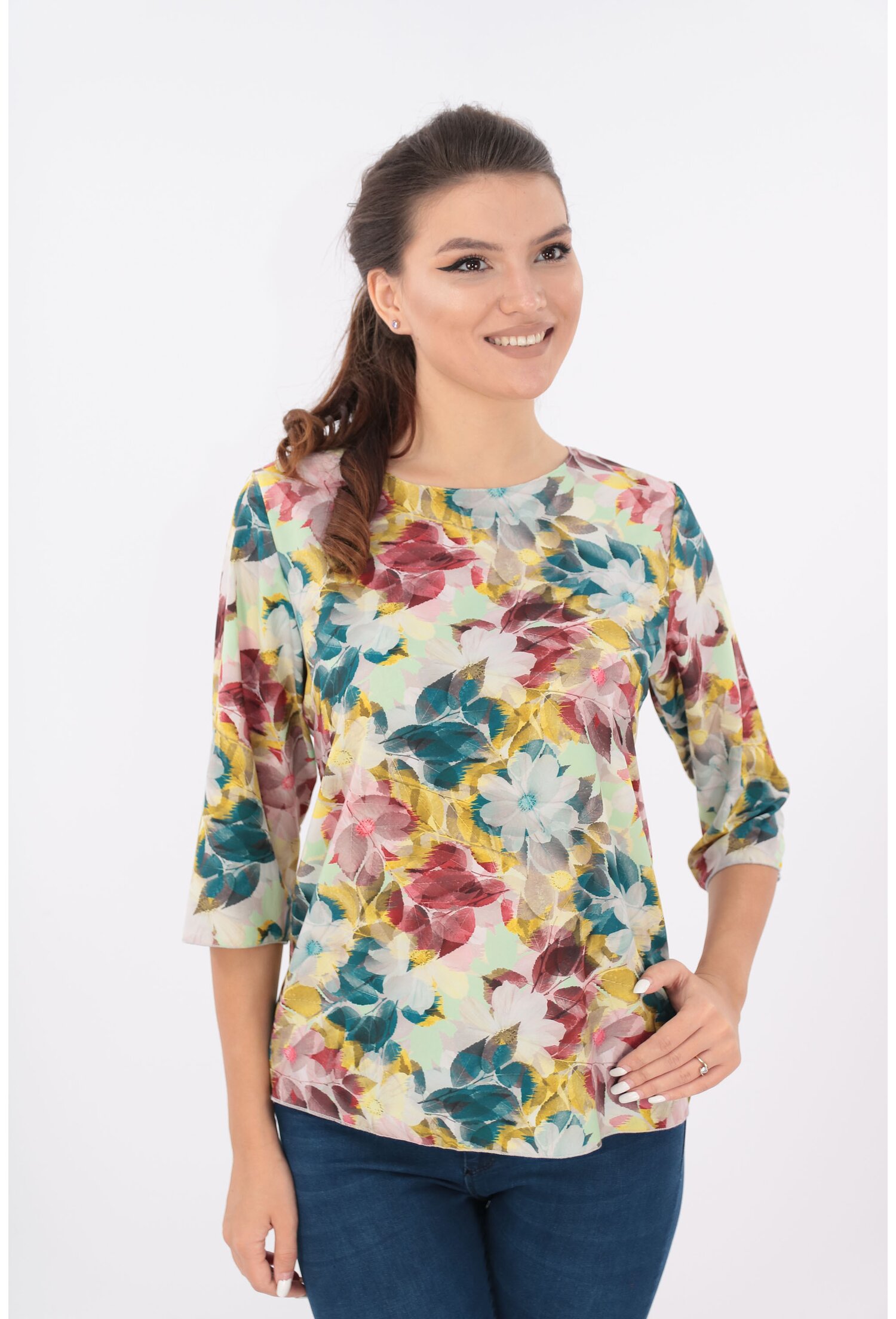 Bluza lejera crem cu desen floral