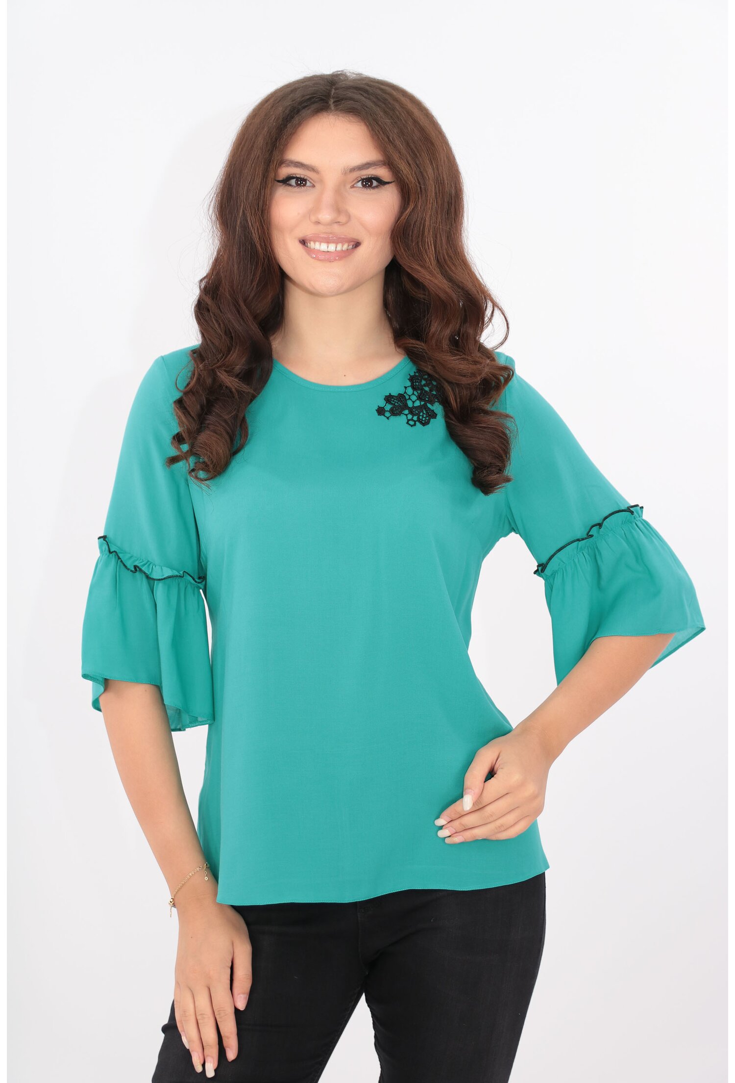 Bluza lejera turcoaz cu broderie