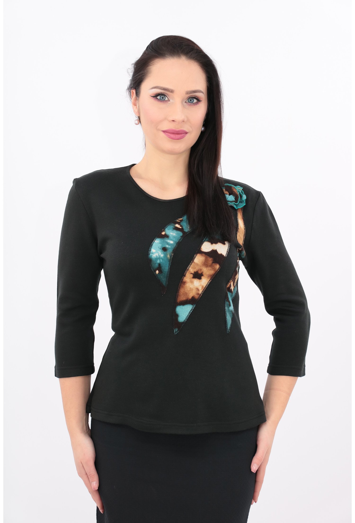 Bluza neagra cu flori turcoaz
