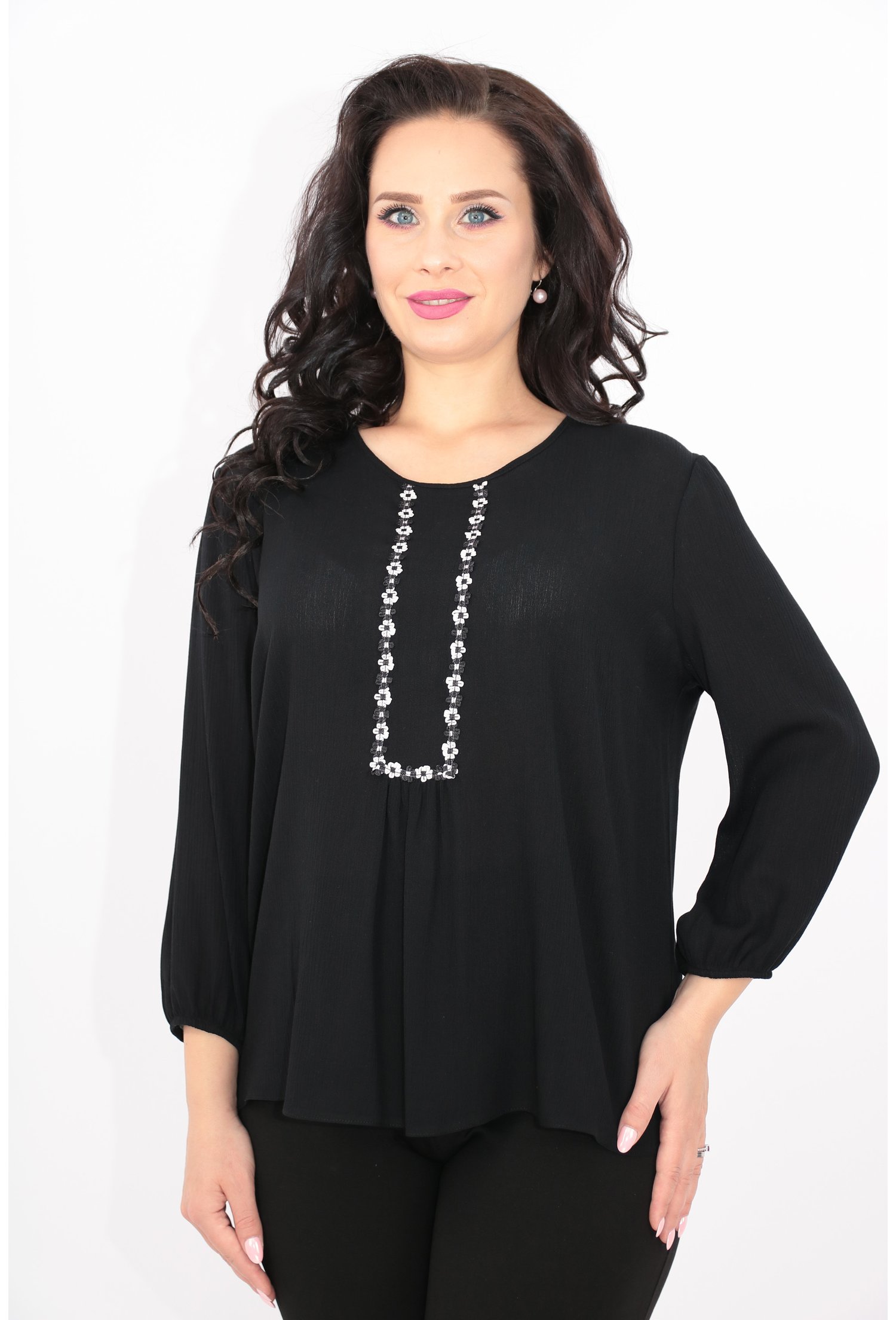 Bluza neagra cu garnitura