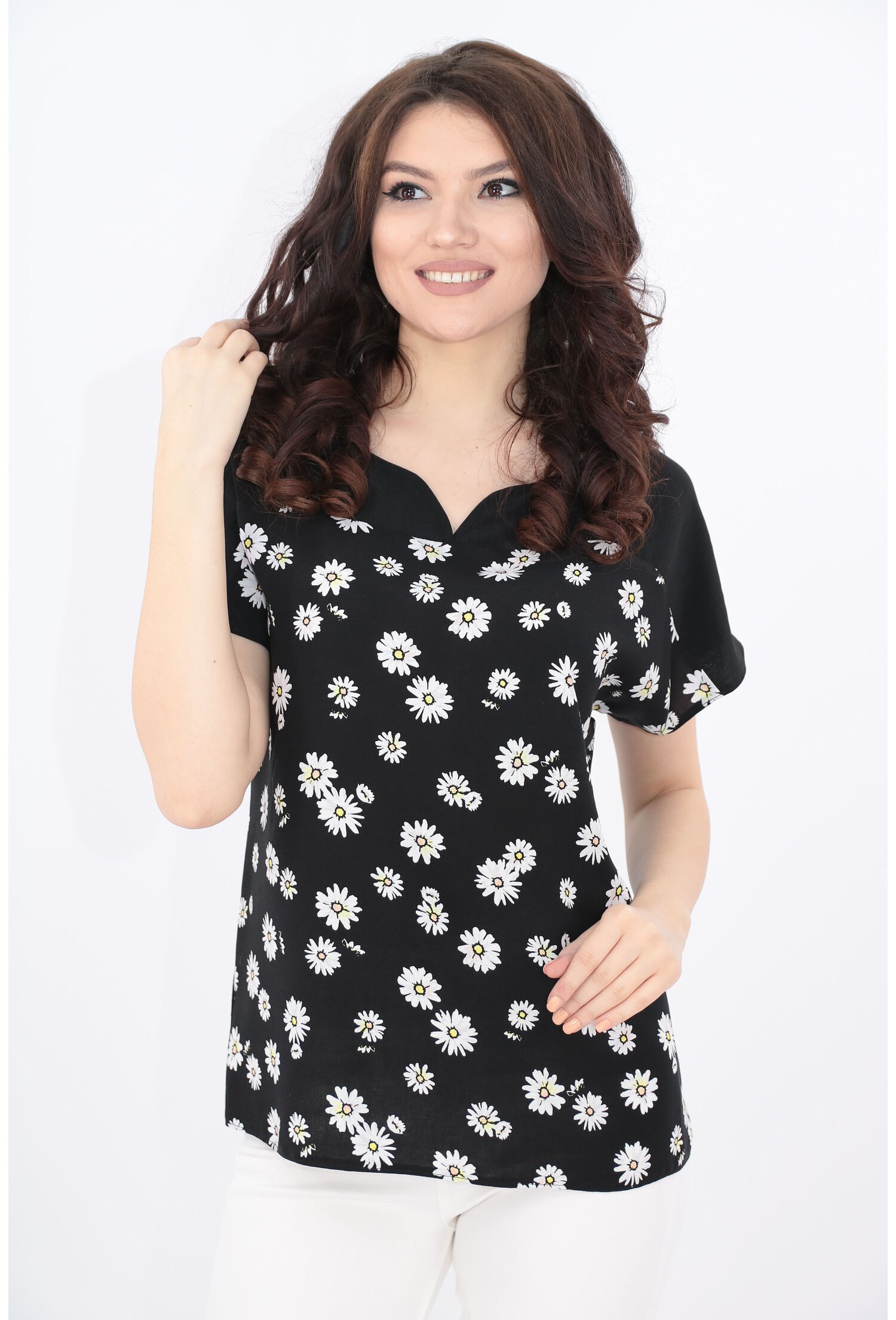Bluza neagra cu margarete
