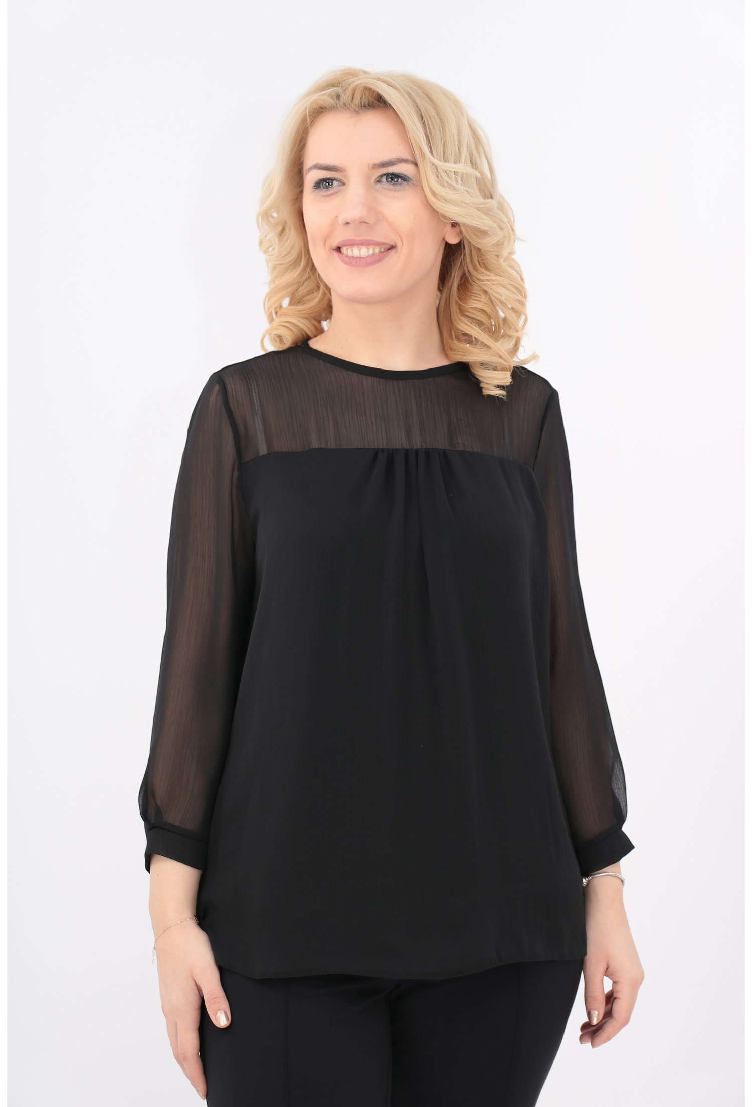 Bluza neagra din voal creponat