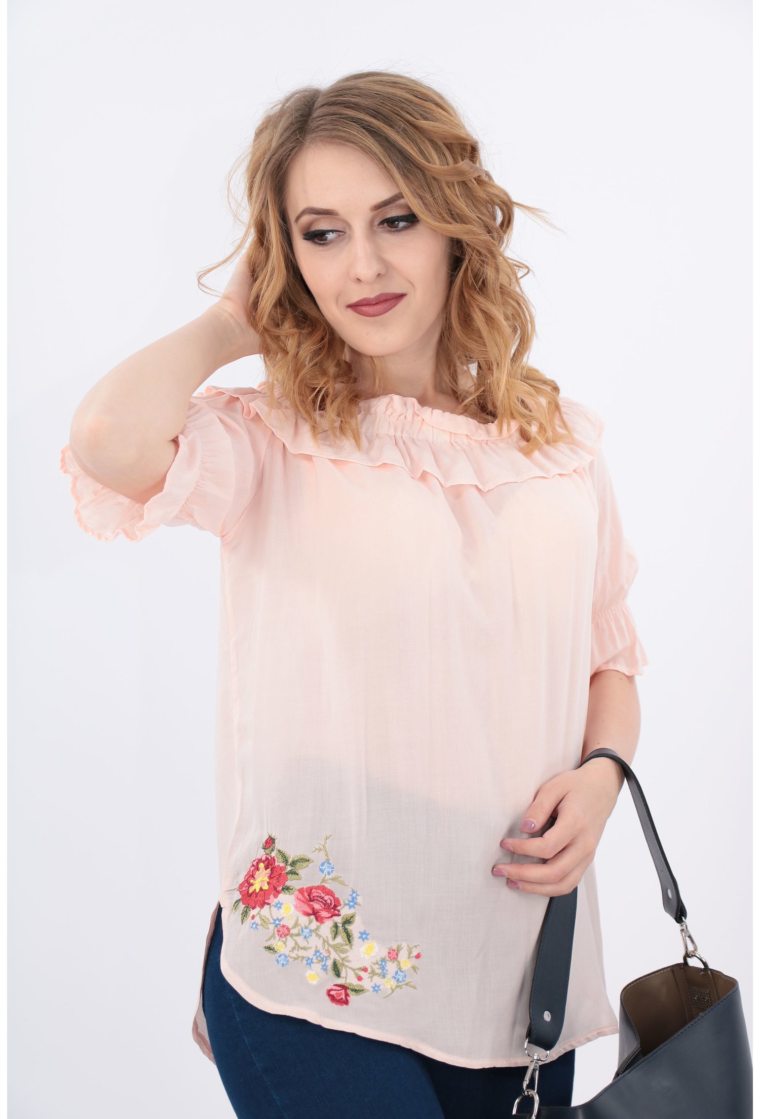 Bluza roz cu broderie