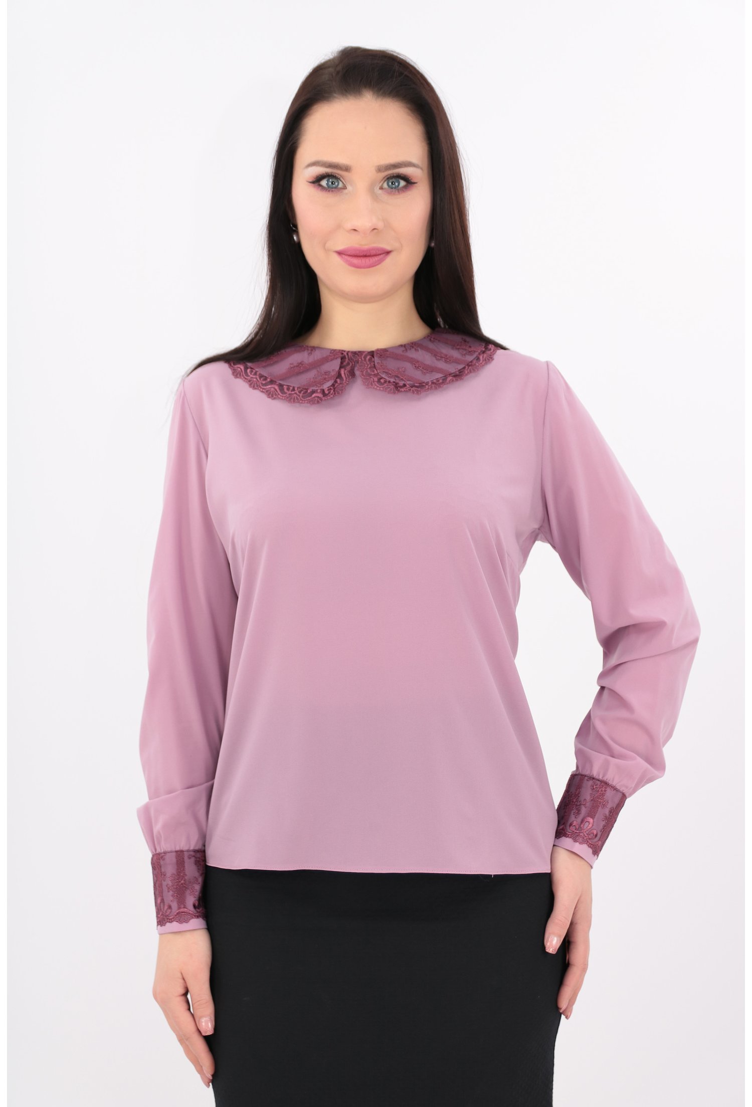 Bluza roz cu guler si mansete cu dantela