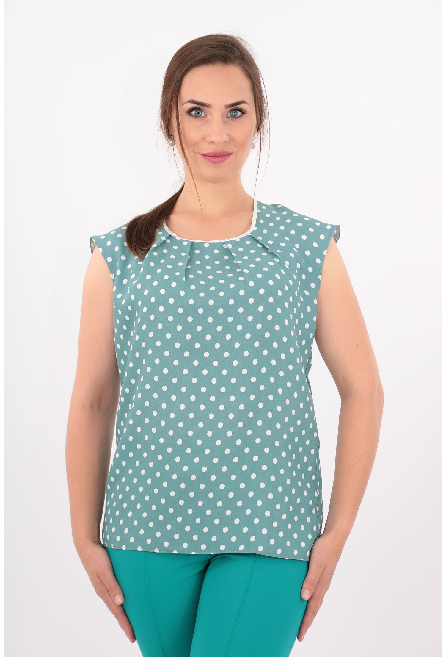 Bluza verde cu buline albe