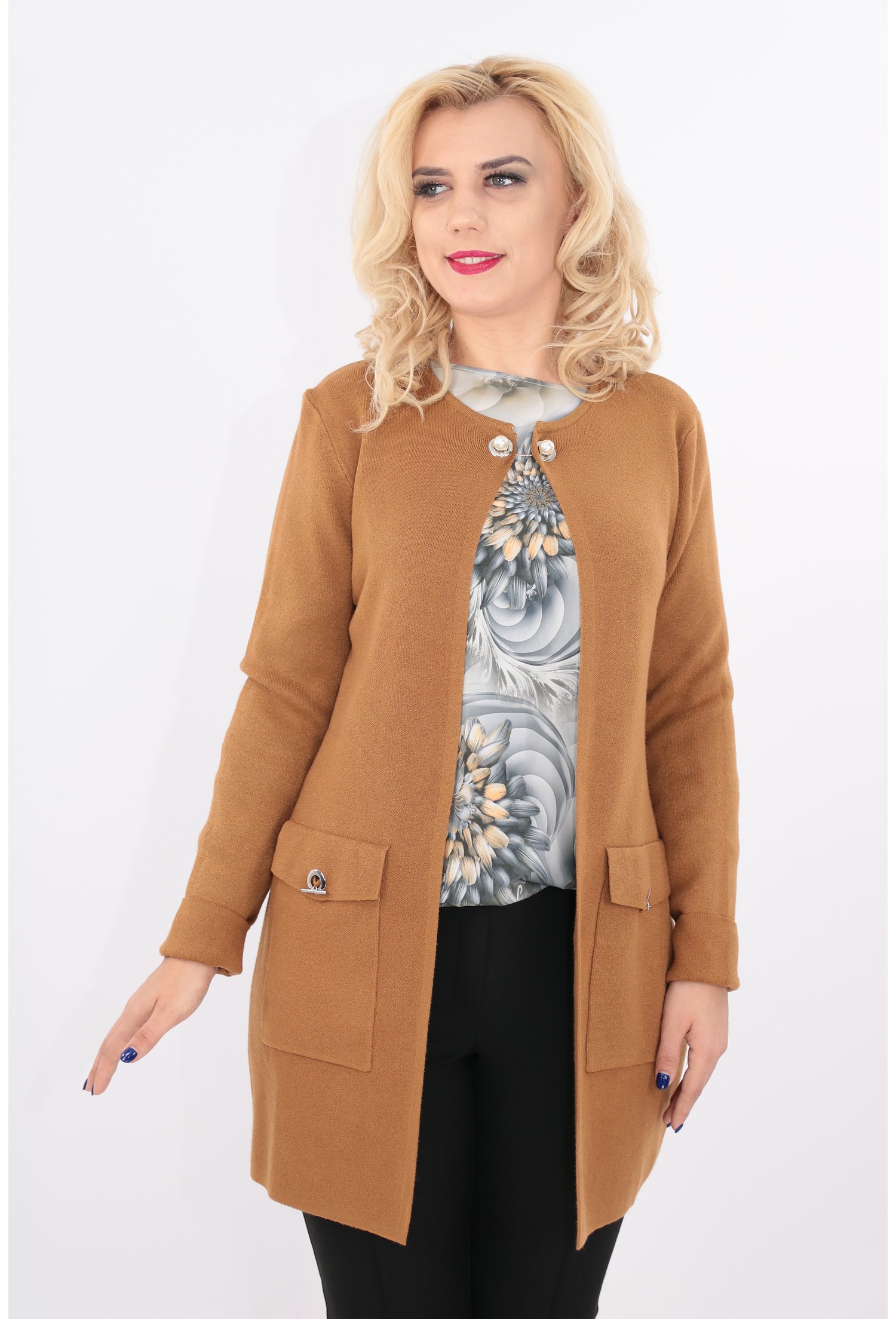 Cardigan camel lung tricotat