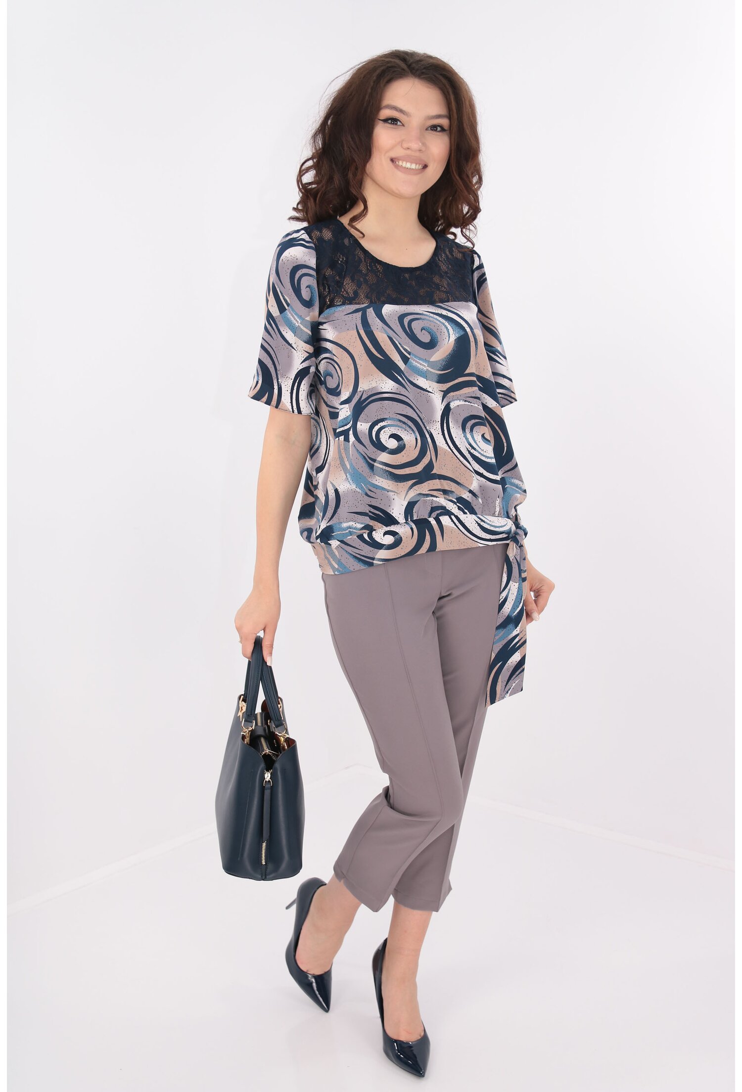 Costum bluza bej si pantaloni gri