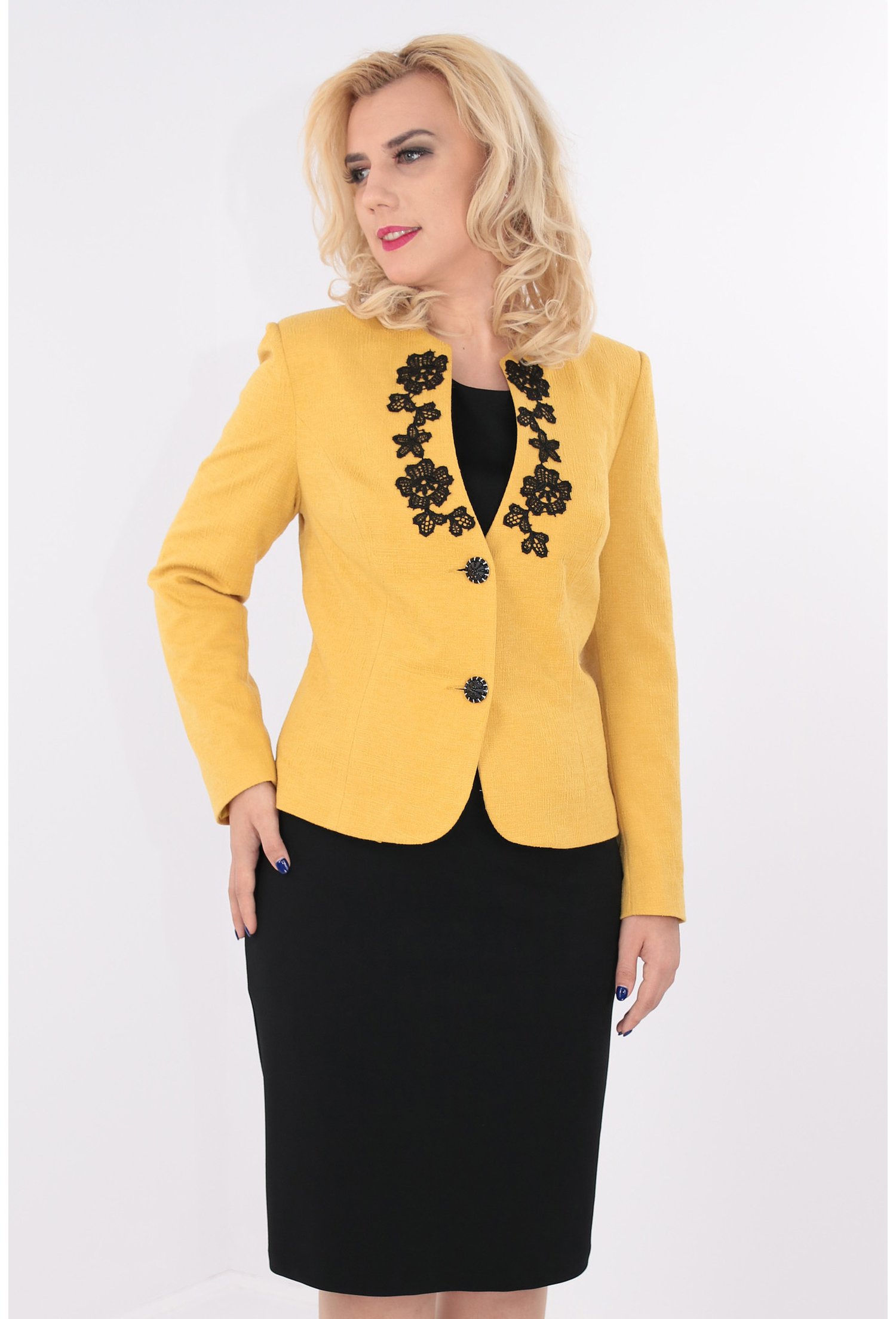 Costum mustar cu broderie
