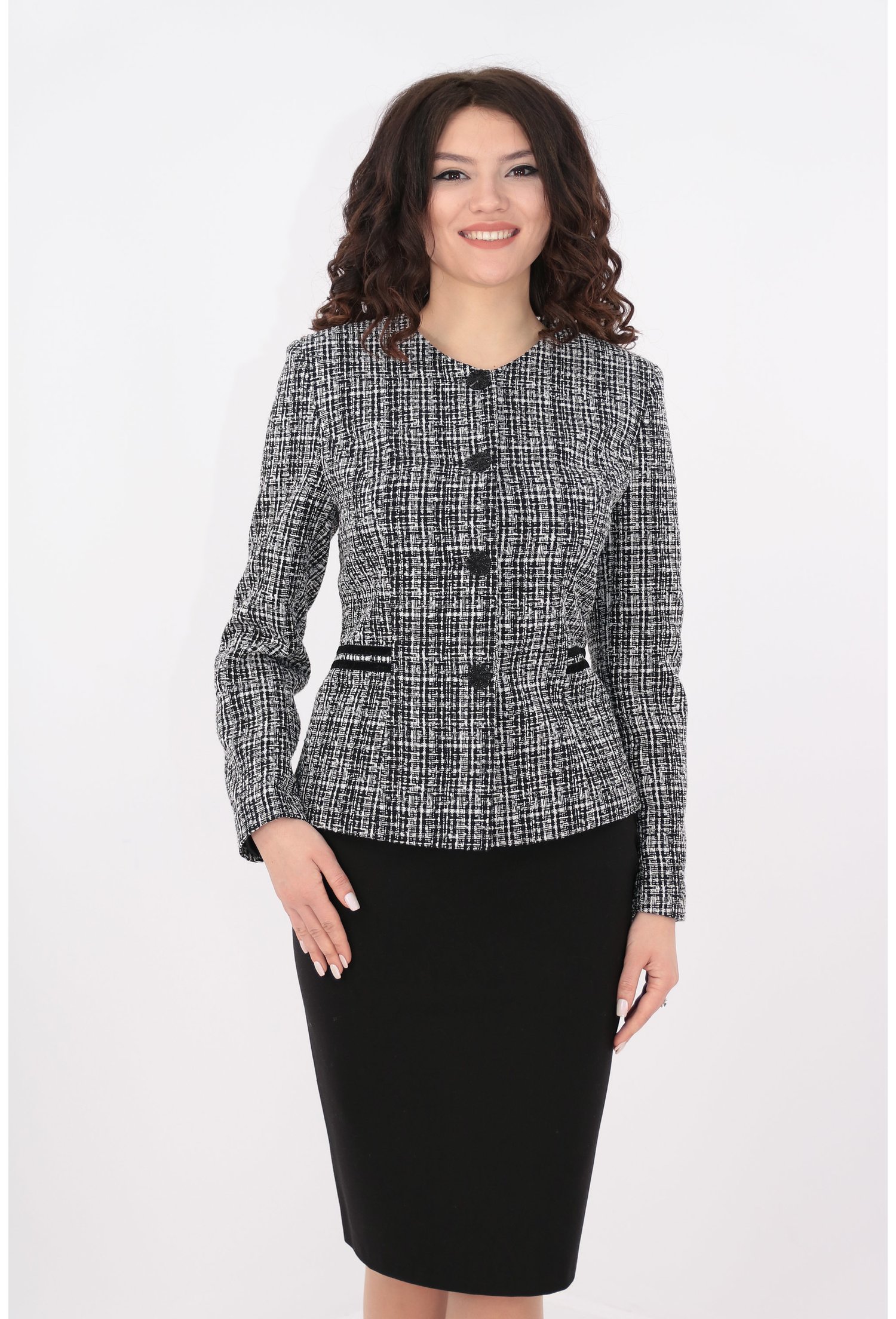 Costum sacou negru cu alb si fusta neagra