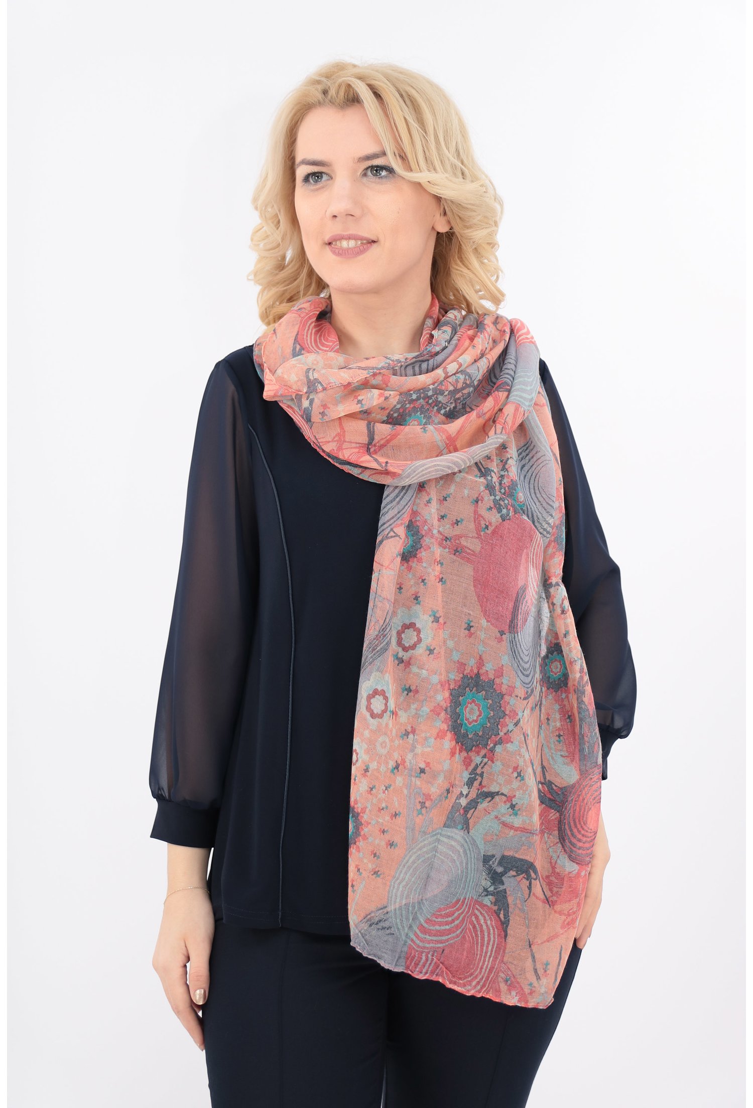 Esarfa fina roz-piersica cu cercuri colorate