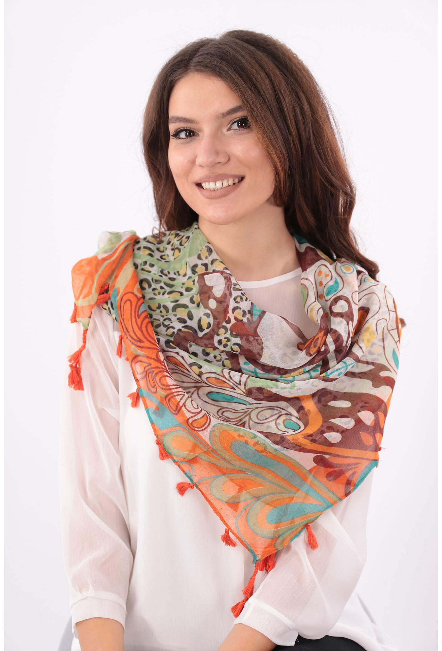 Esarfa patrata orange cu animal print si desen bordurat