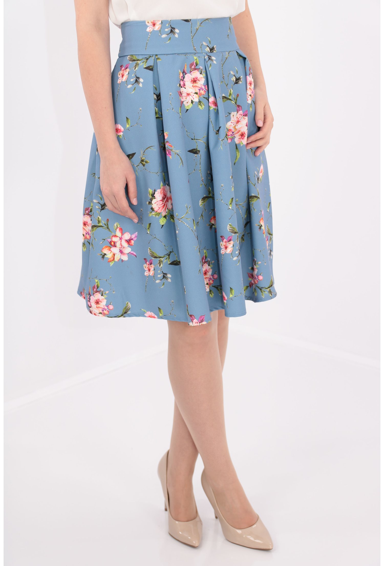 Fusta cu pliuri si print floral bleu