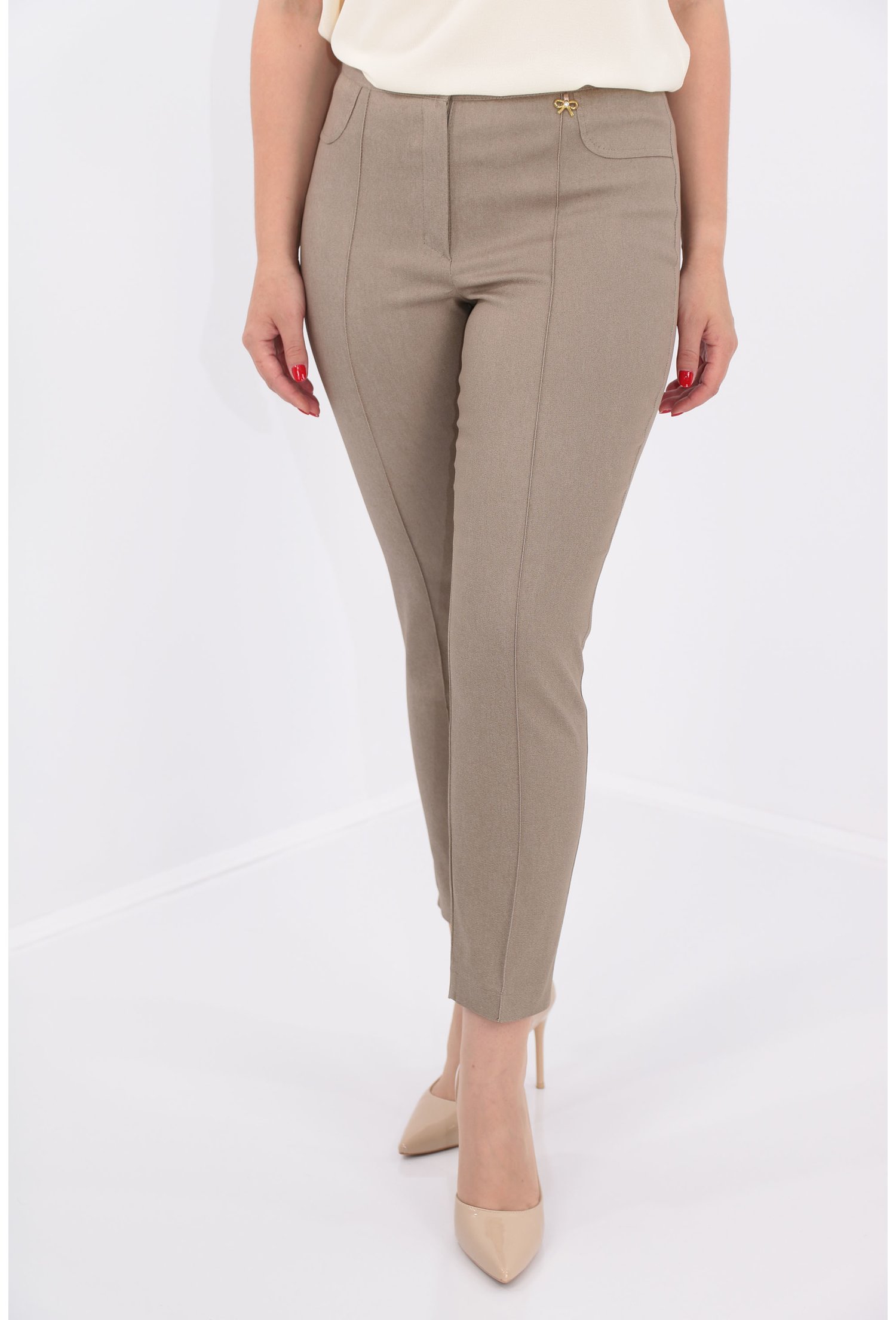 Pantaloni conici bej