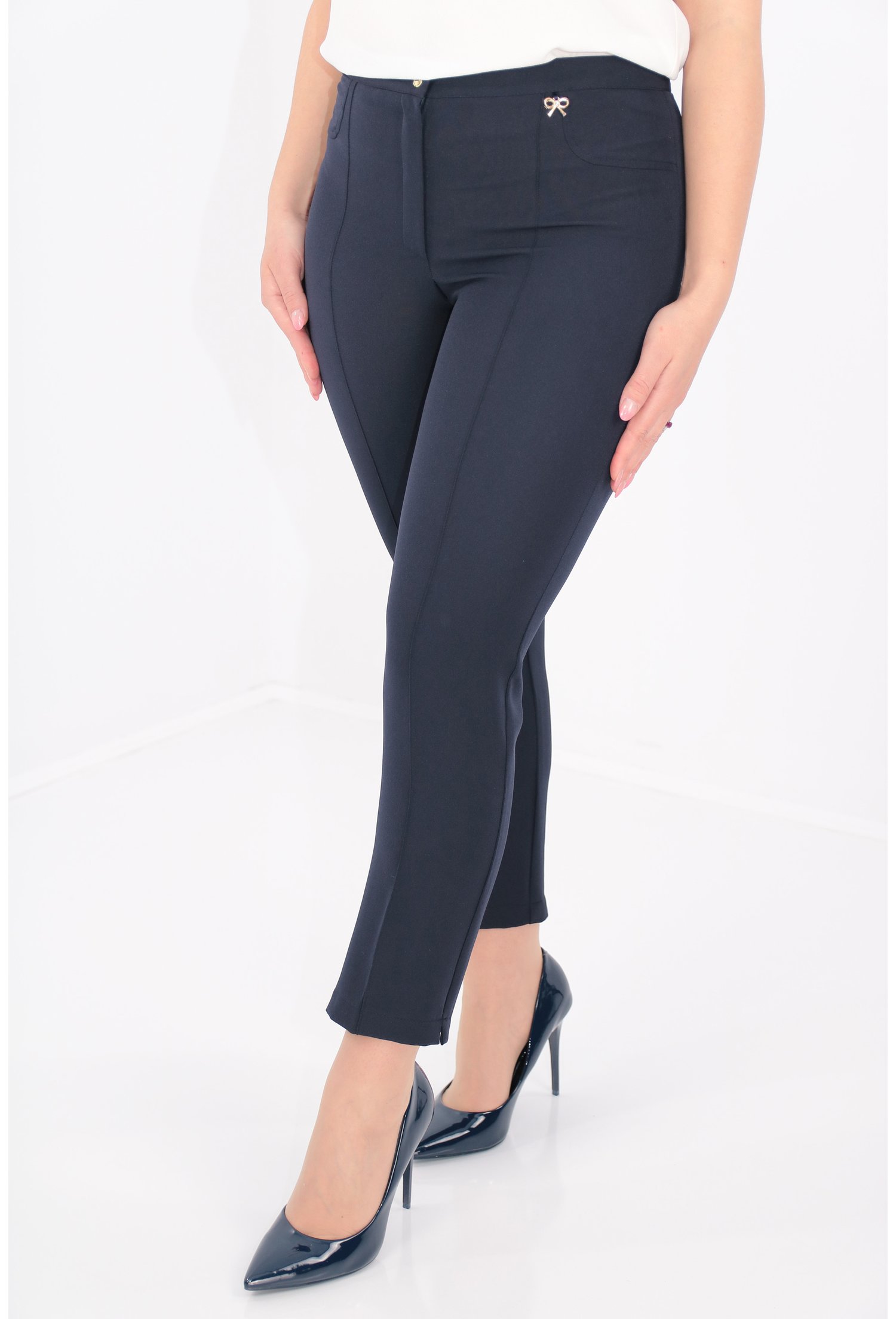 Pantaloni conici bleumarin din stofa subtire