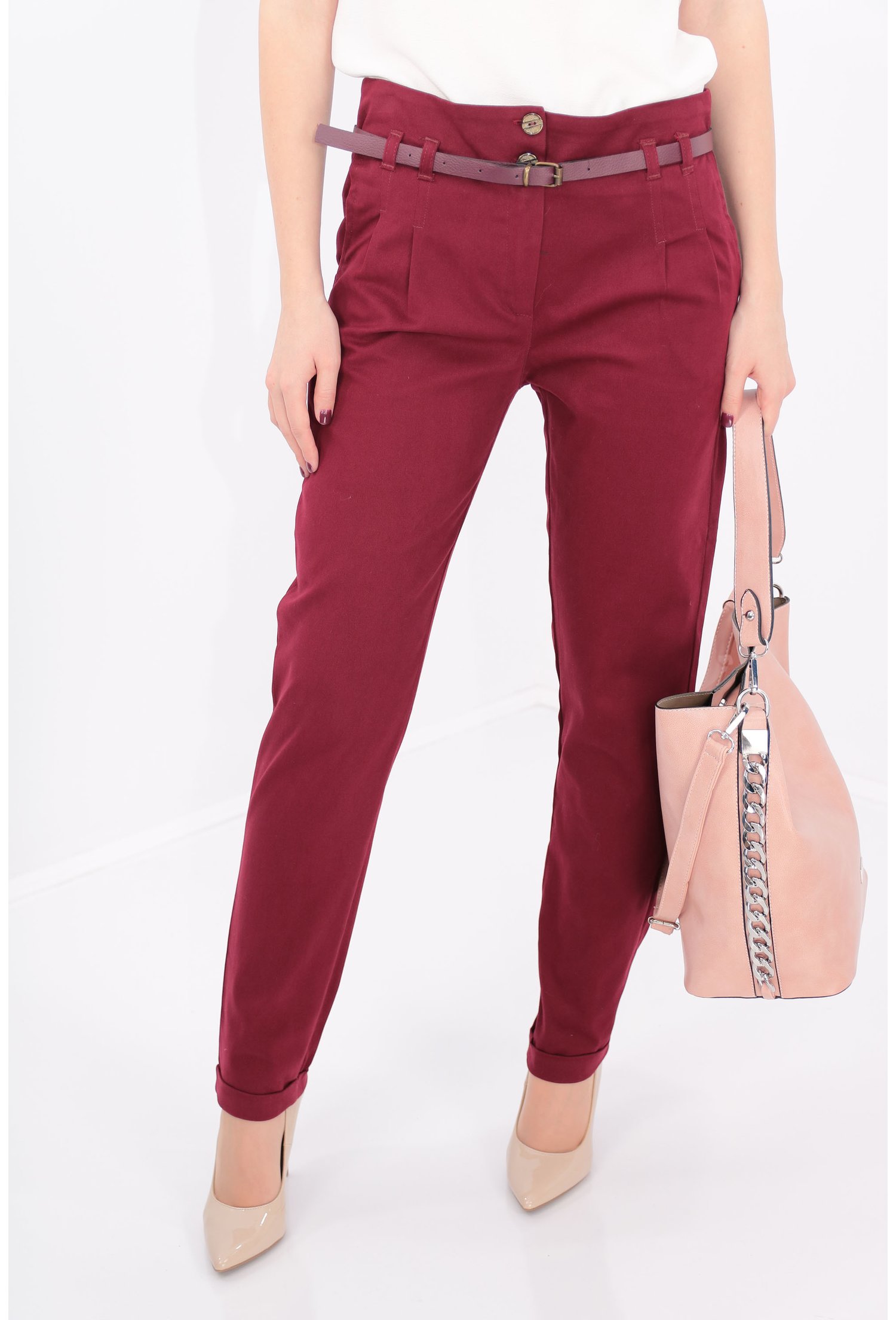 Pantaloni conici bordo cu curea