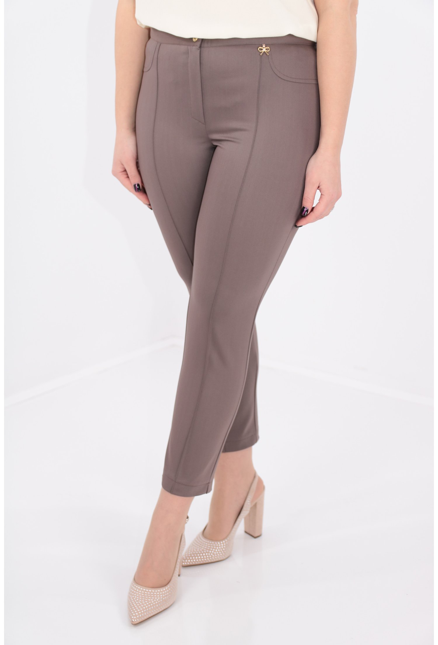 Pantaloni conici cafenii