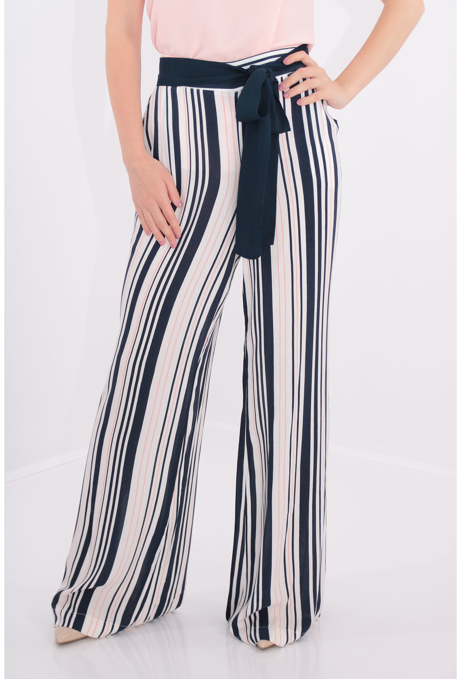 Pantaloni evazati cu dungi