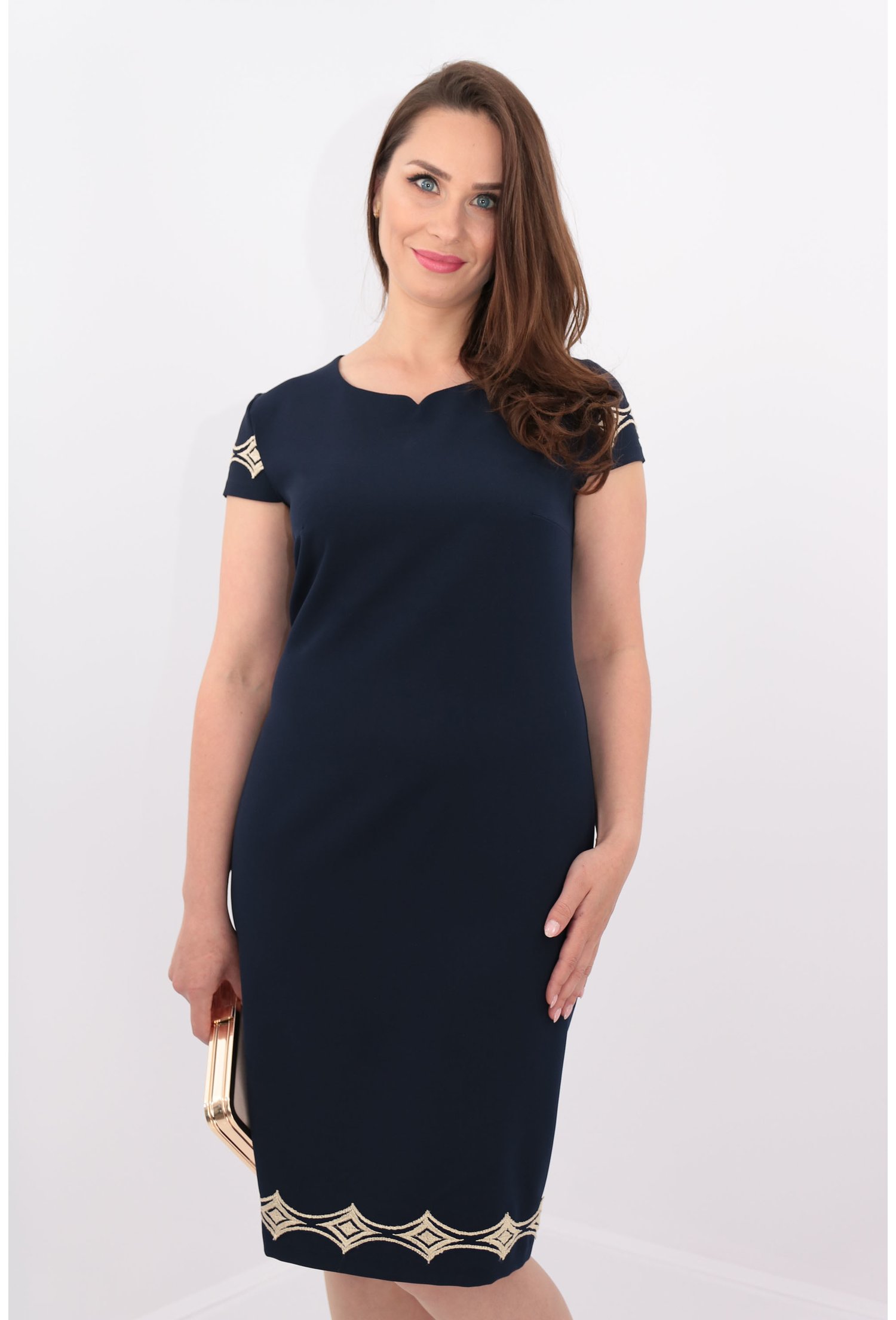 Rochie bleumarin cu broderie cu romburi