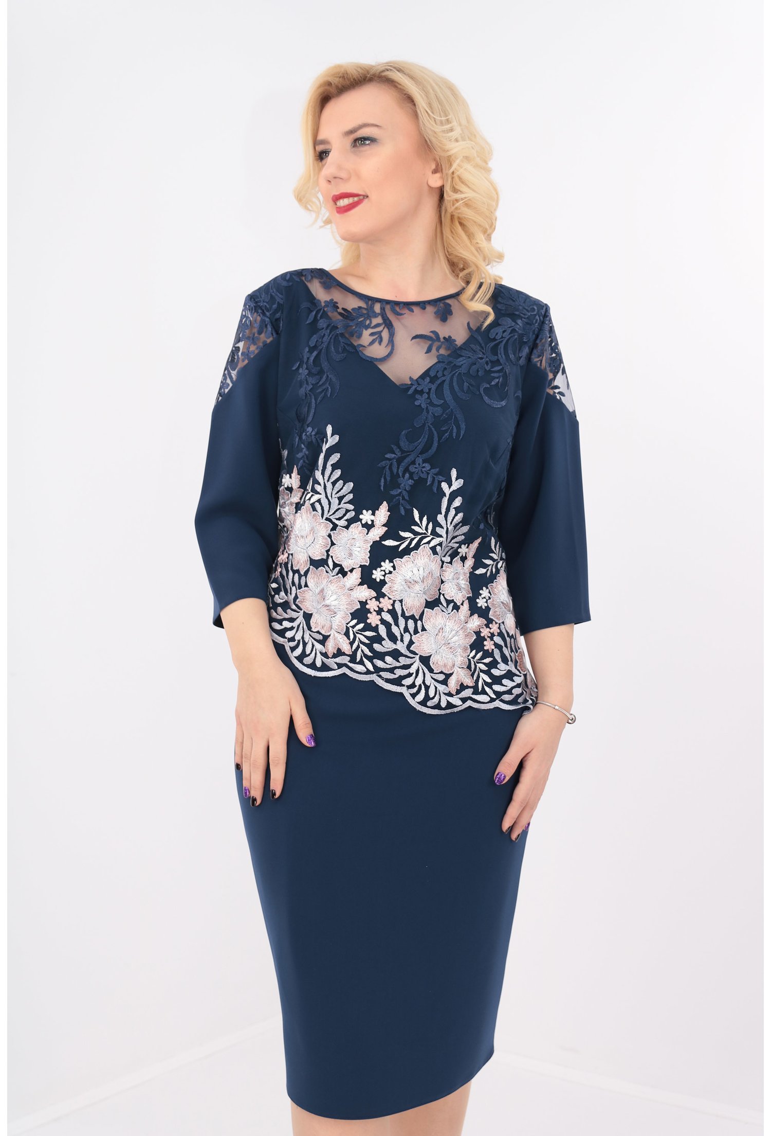 Rochie bleumarin cu broderie gri-roz
