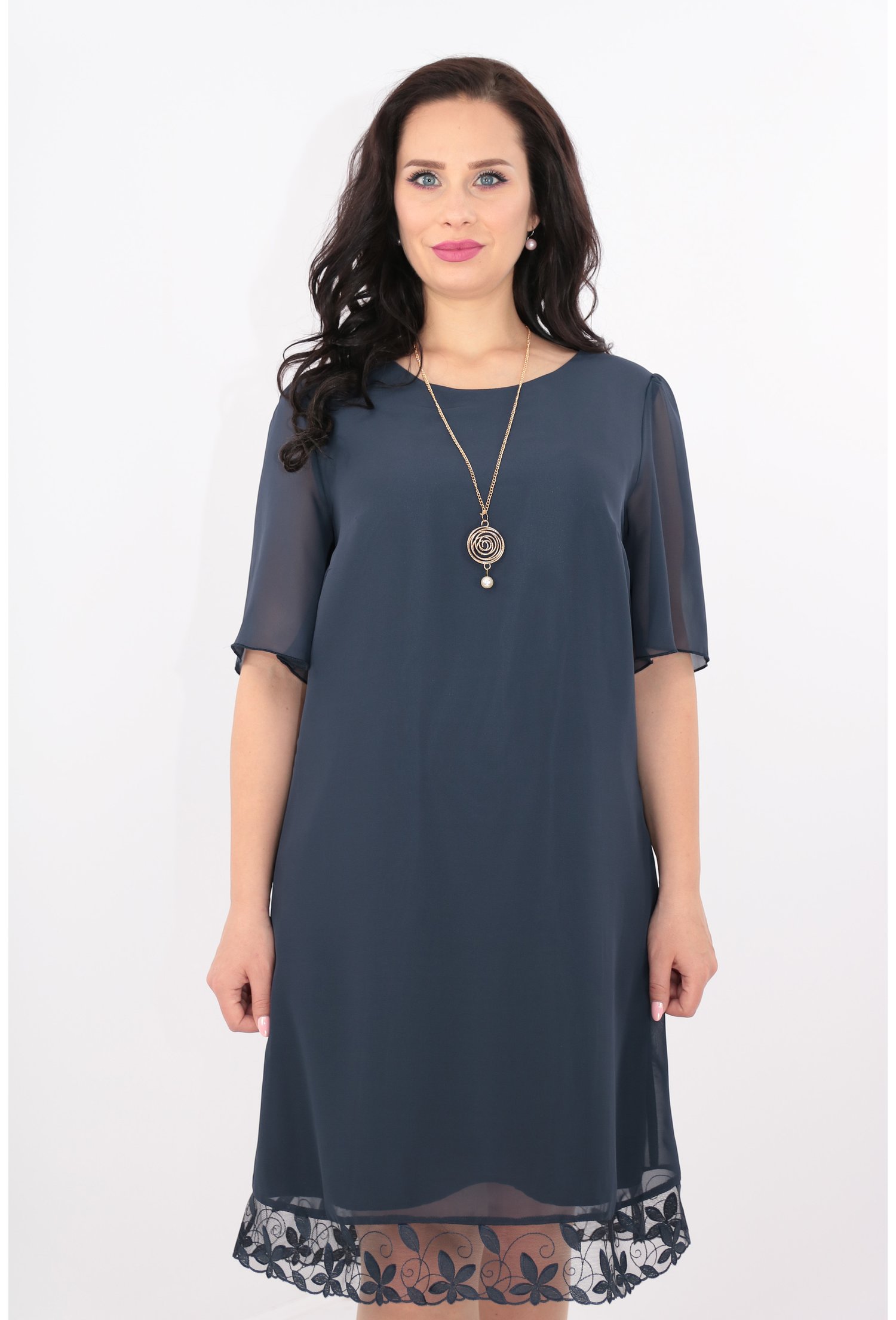 Rochie bleumarin cu colier