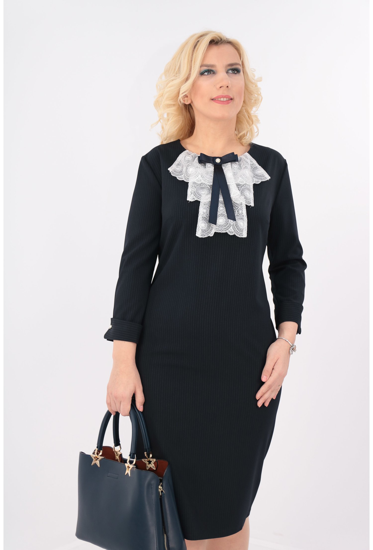 Rochie bleumarin cu jabou din dantela