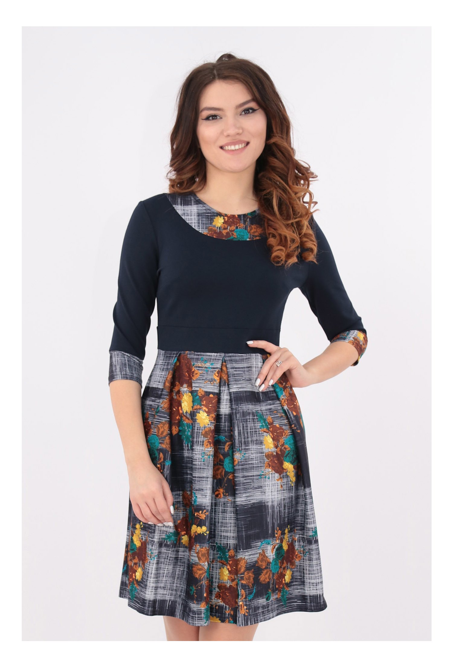 Rochie bleumarin cu pliuri si print floral galben