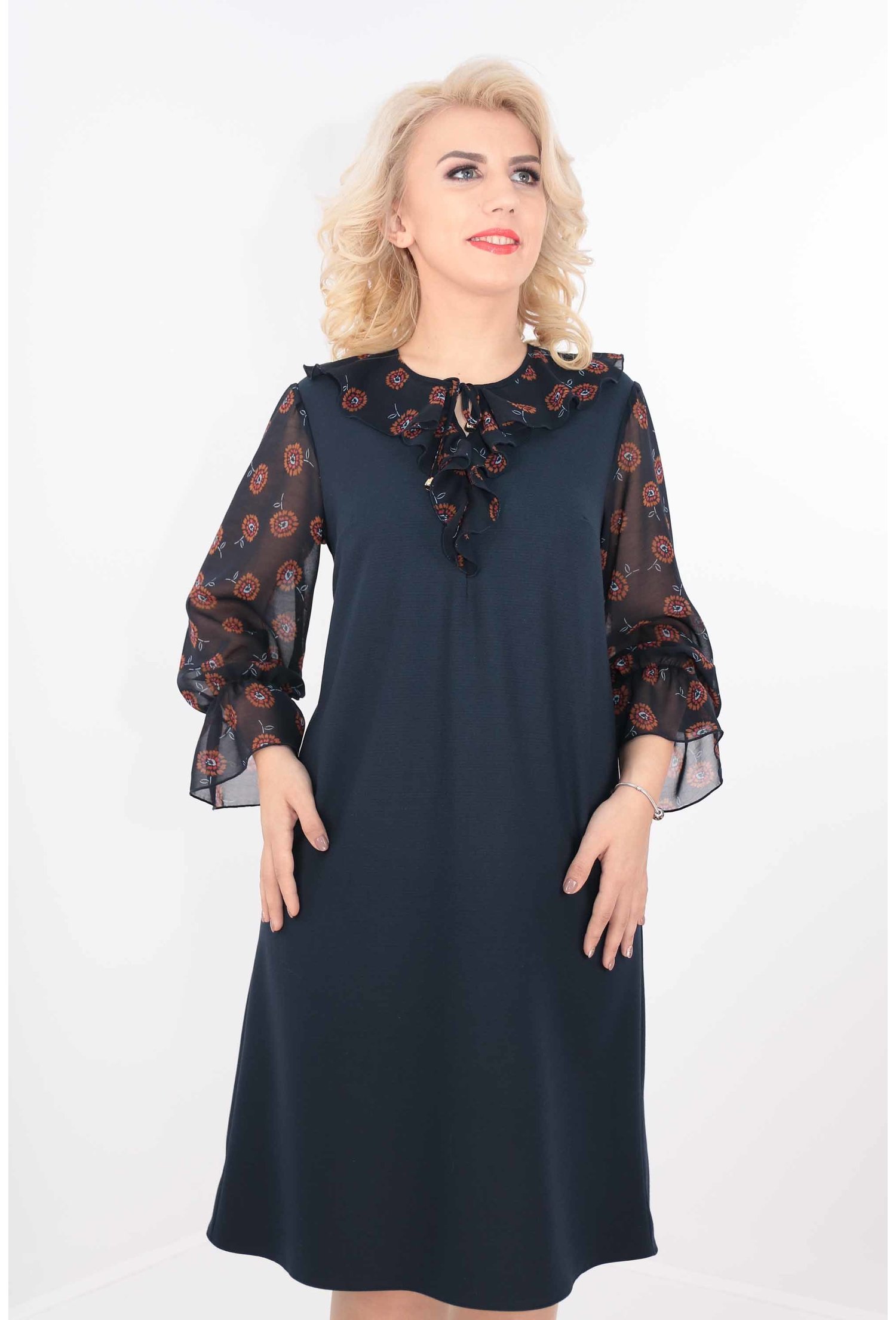 Rochie bleumarin cu volane si maneci din voal