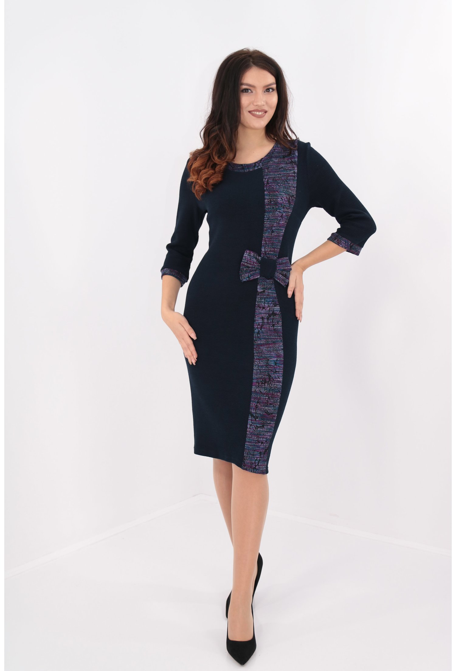 Rochie bleumarin din jerse cu garnitura din brocard