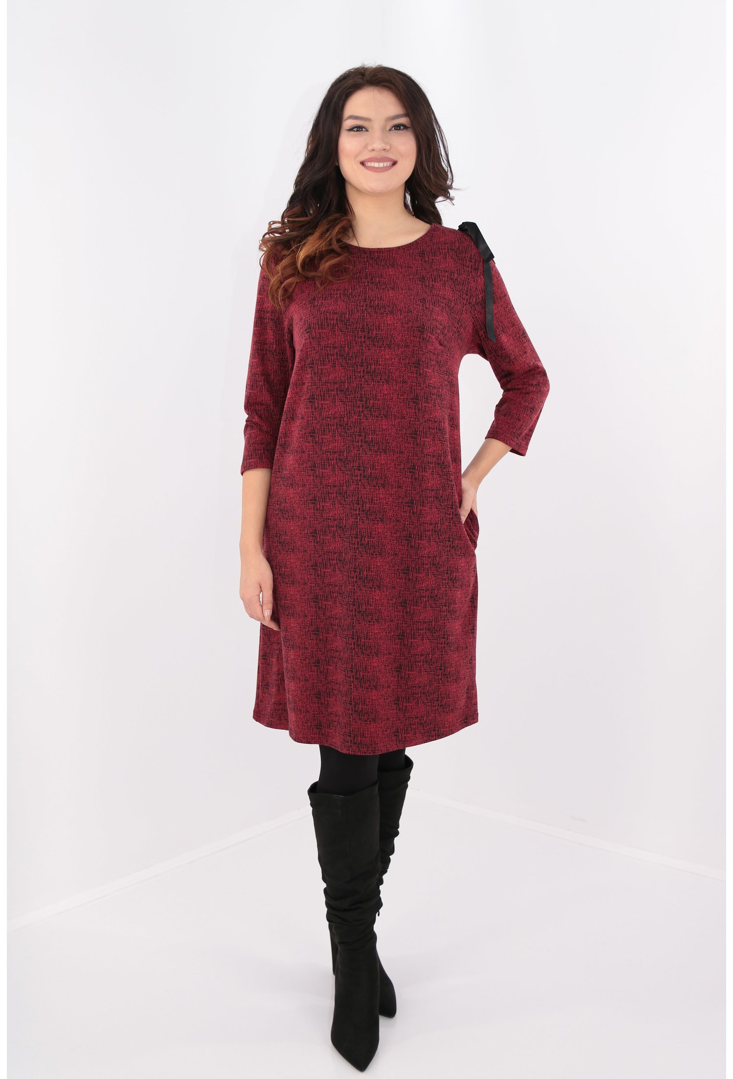 Rochie bordo cu umar decupat