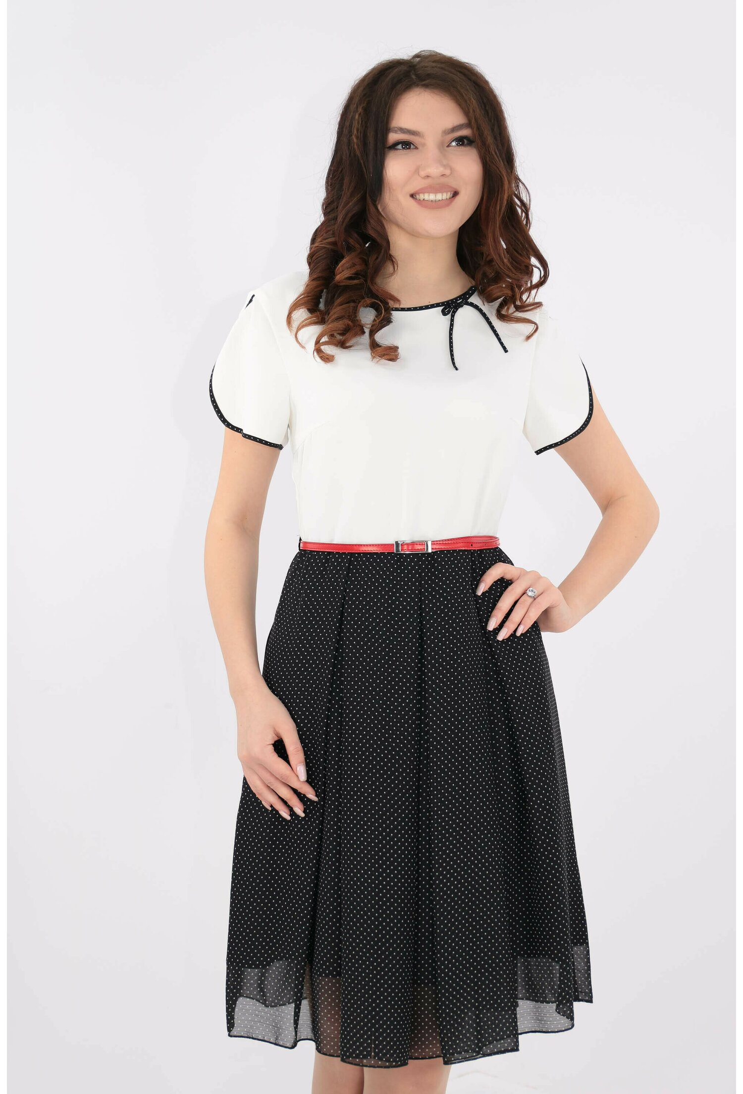 Rochie cu pliuri din voal negru cu buline