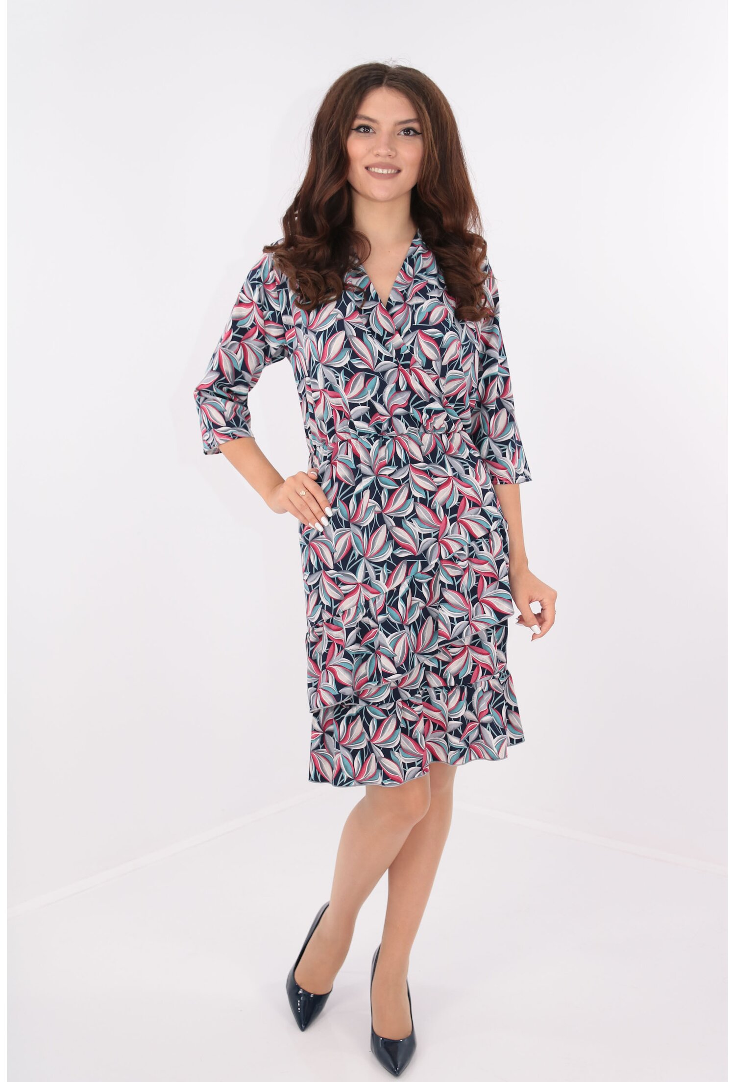 Rochie cu print turcoaz-roz si decolteu parte peste parte