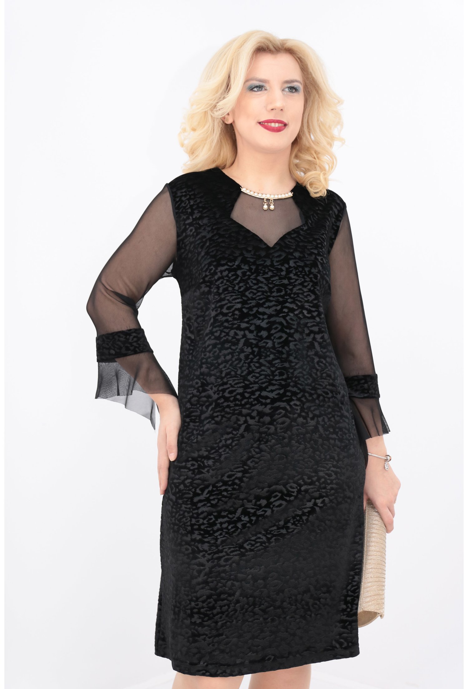 Rochie din catifea neagra cu perle