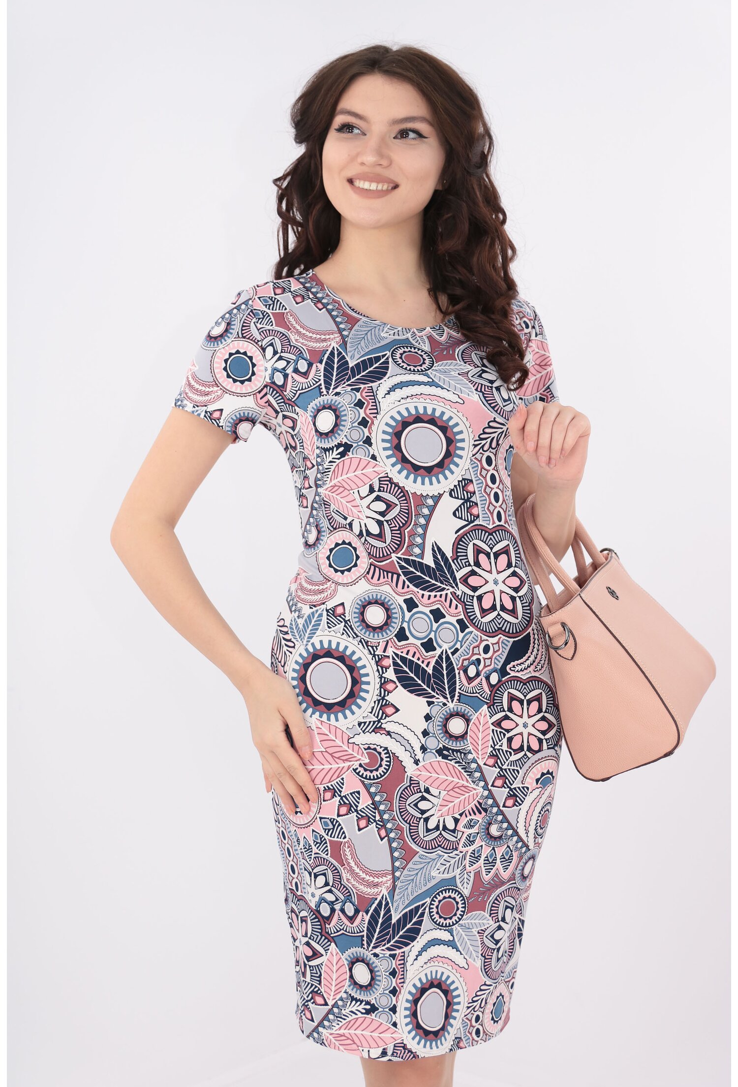 Rochie dreapta cu print abstract roz