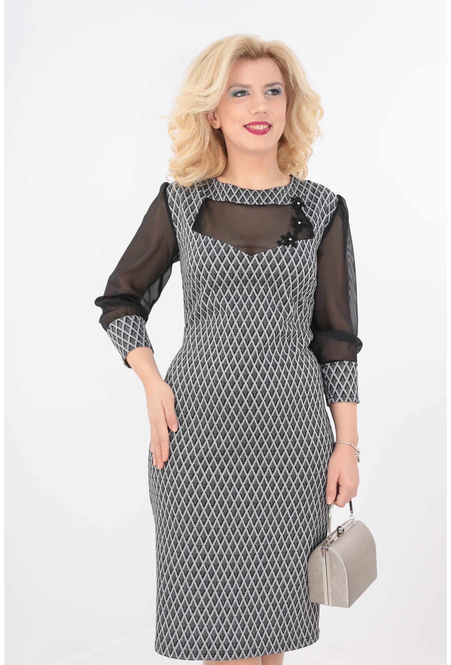 Rochie eleganta cu romburi argintii si voal