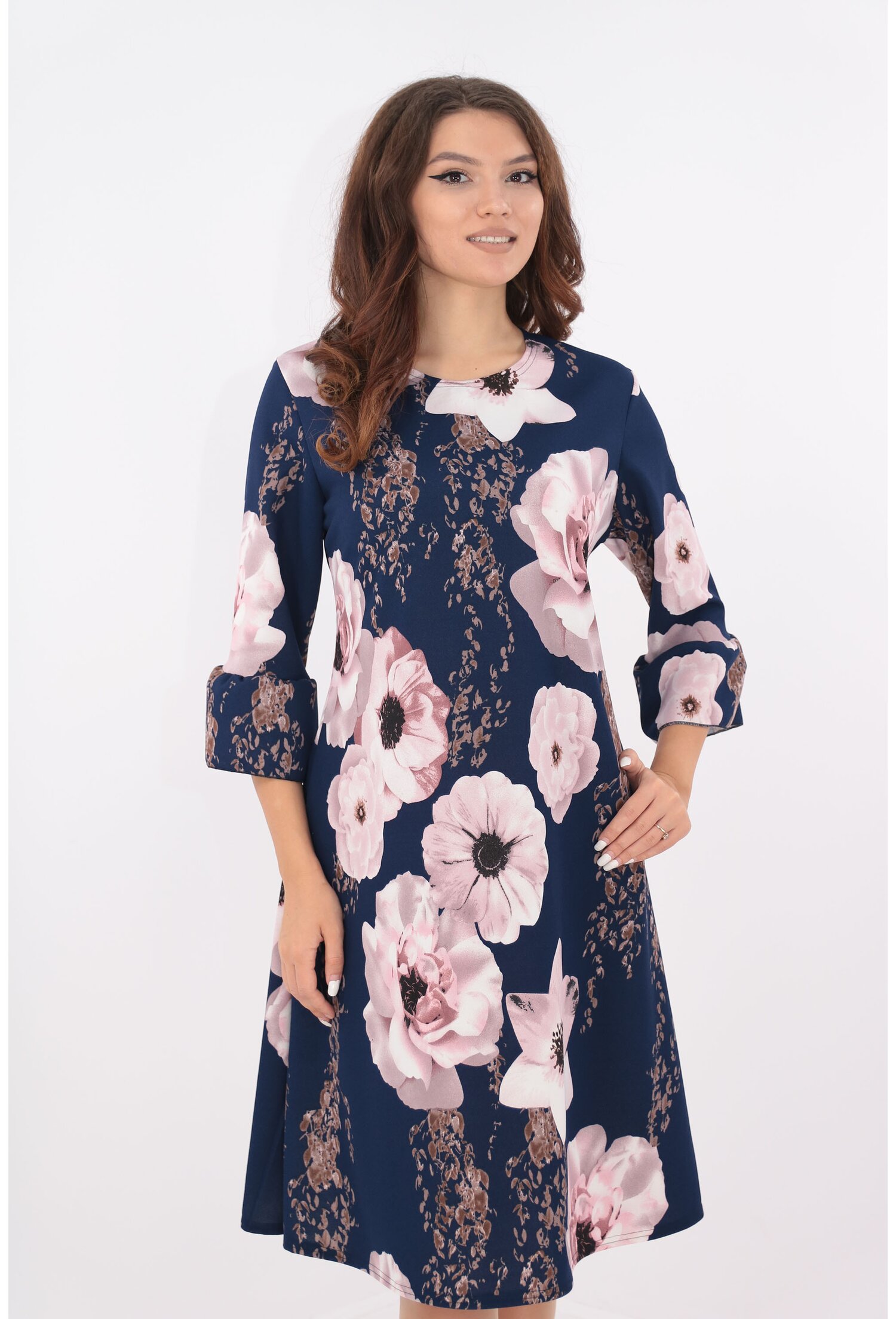 Rochie evazata bleumarin cu desen floral roz maxi