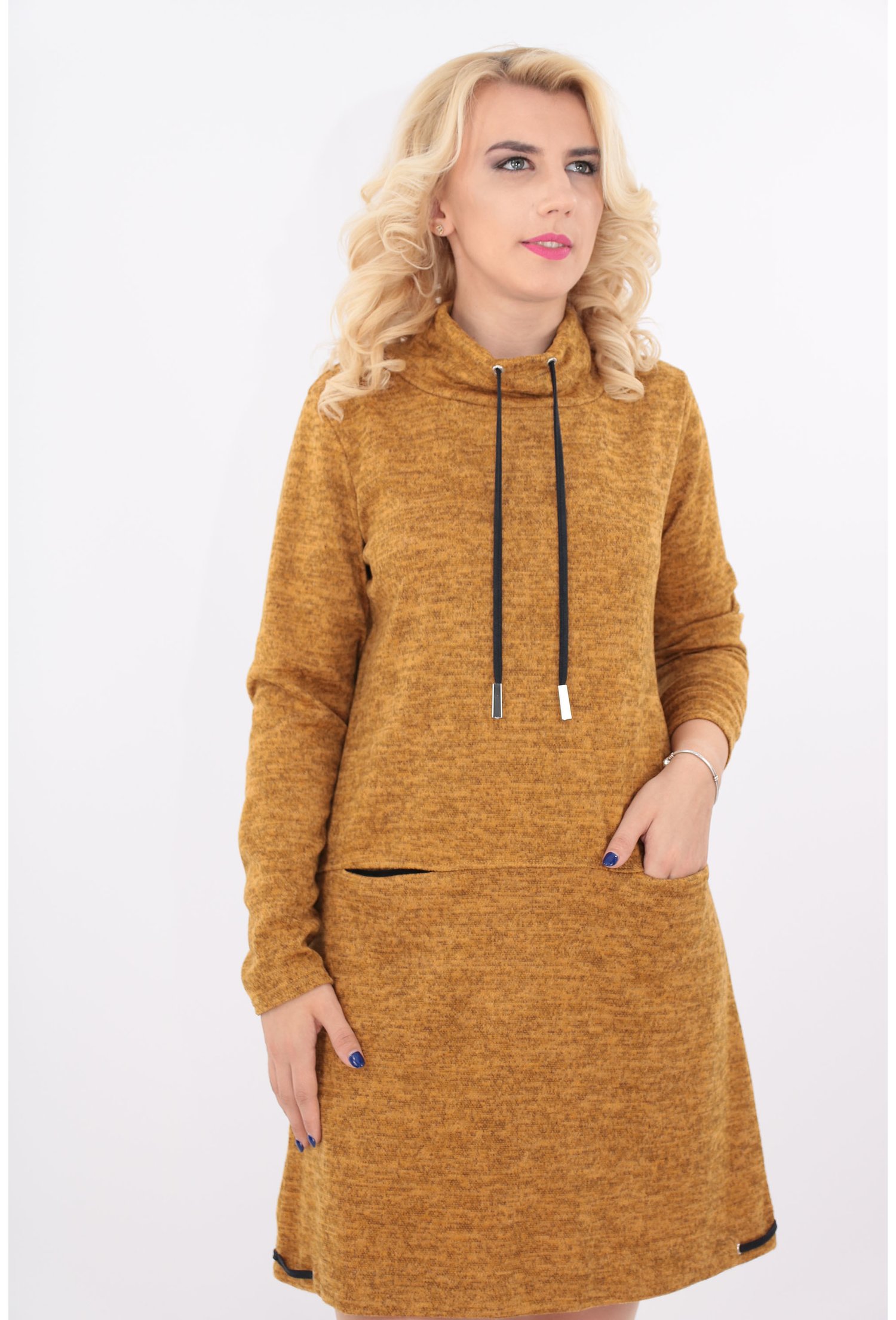 Rochie mustar cu guler roll