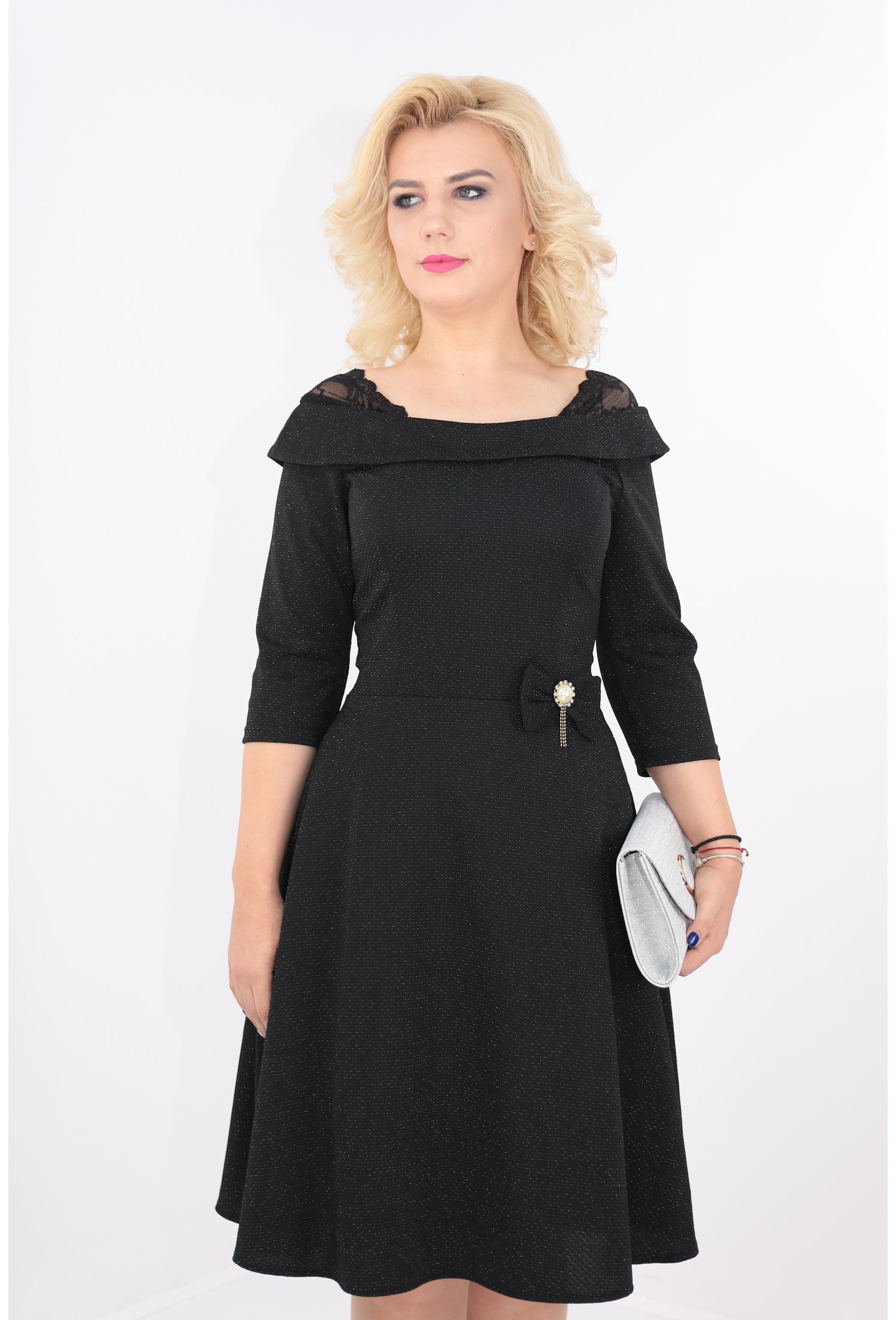 Rochie neagra cu fir argintiu