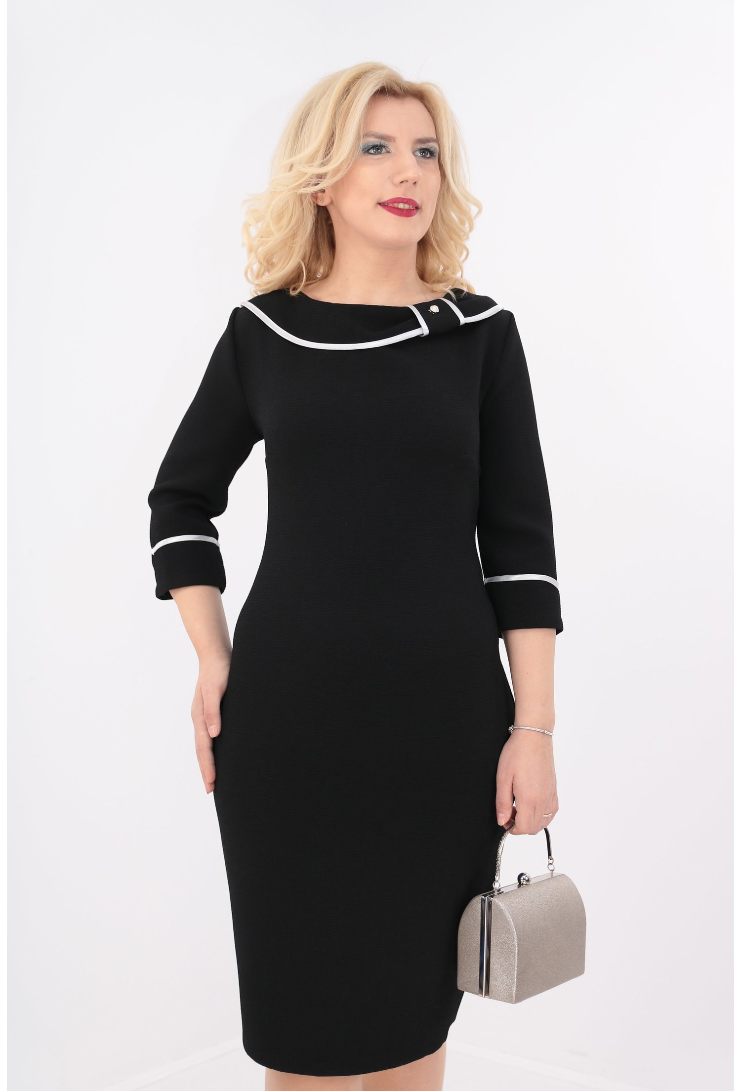 Rochie neagra cu garnitura alba