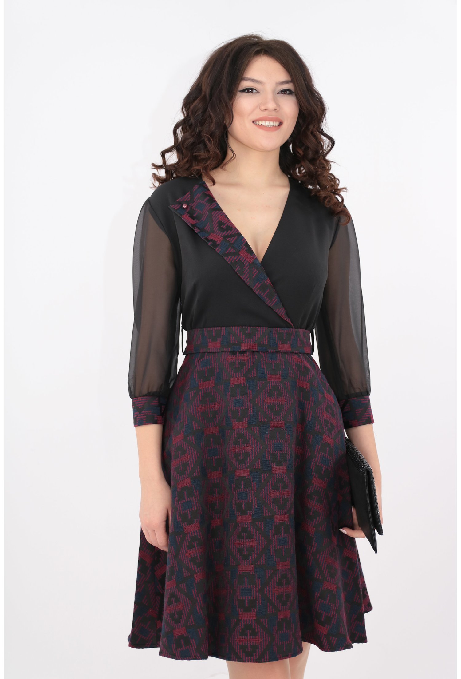 Rochie neagra cu rever din brocard