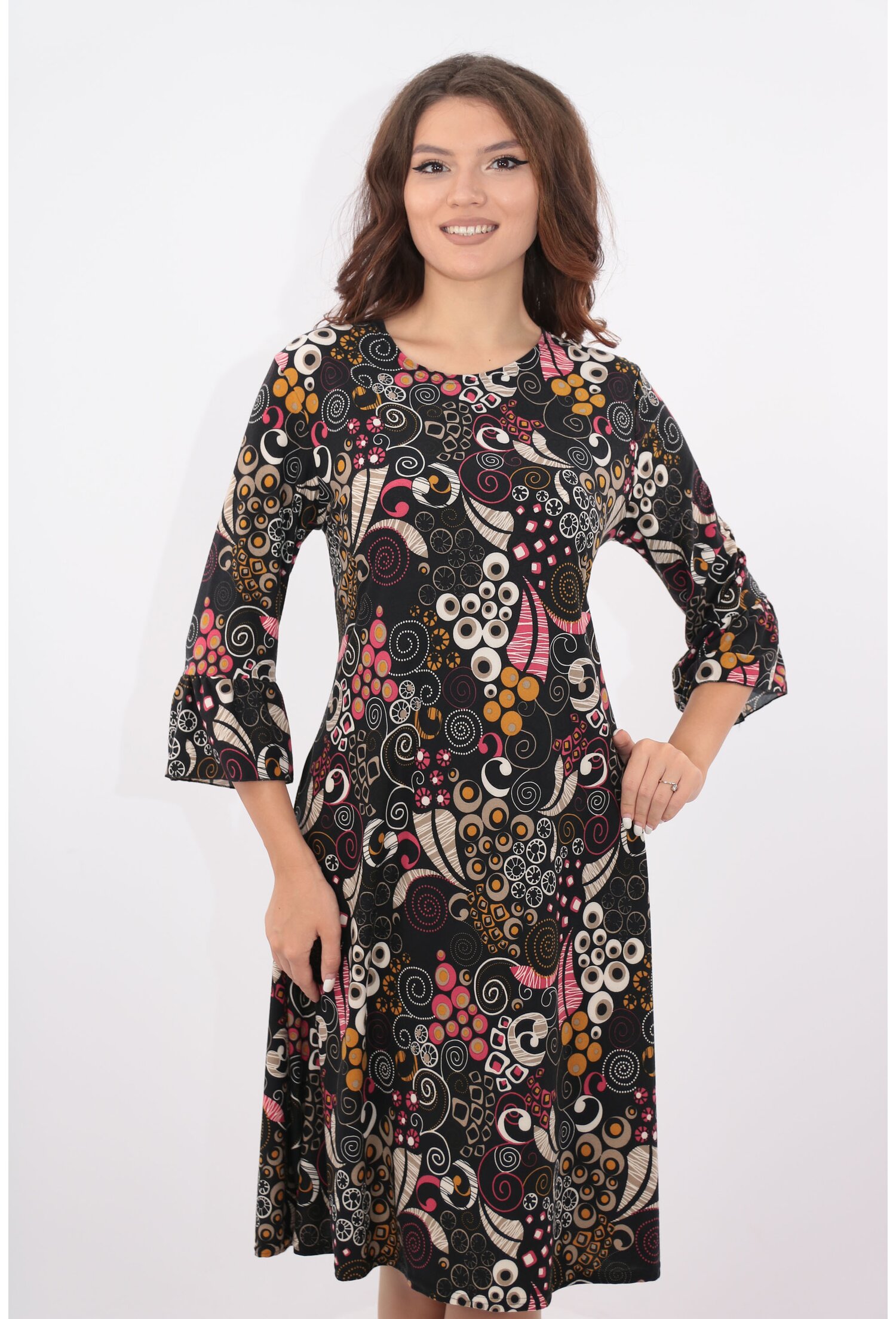 Rochie neagra evazata cu desen multicolor