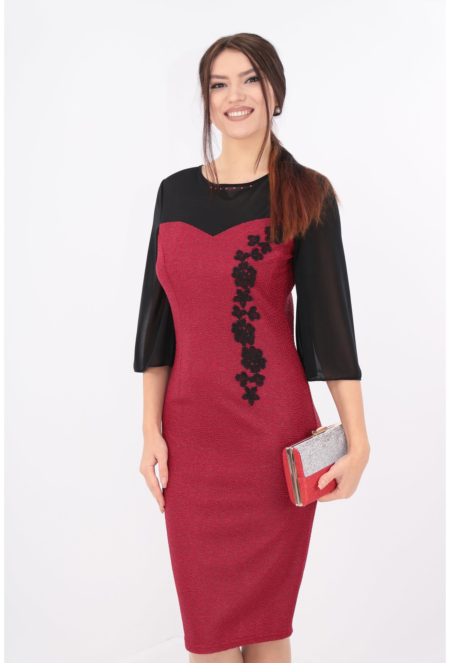 Rochie rosie cu voal negru