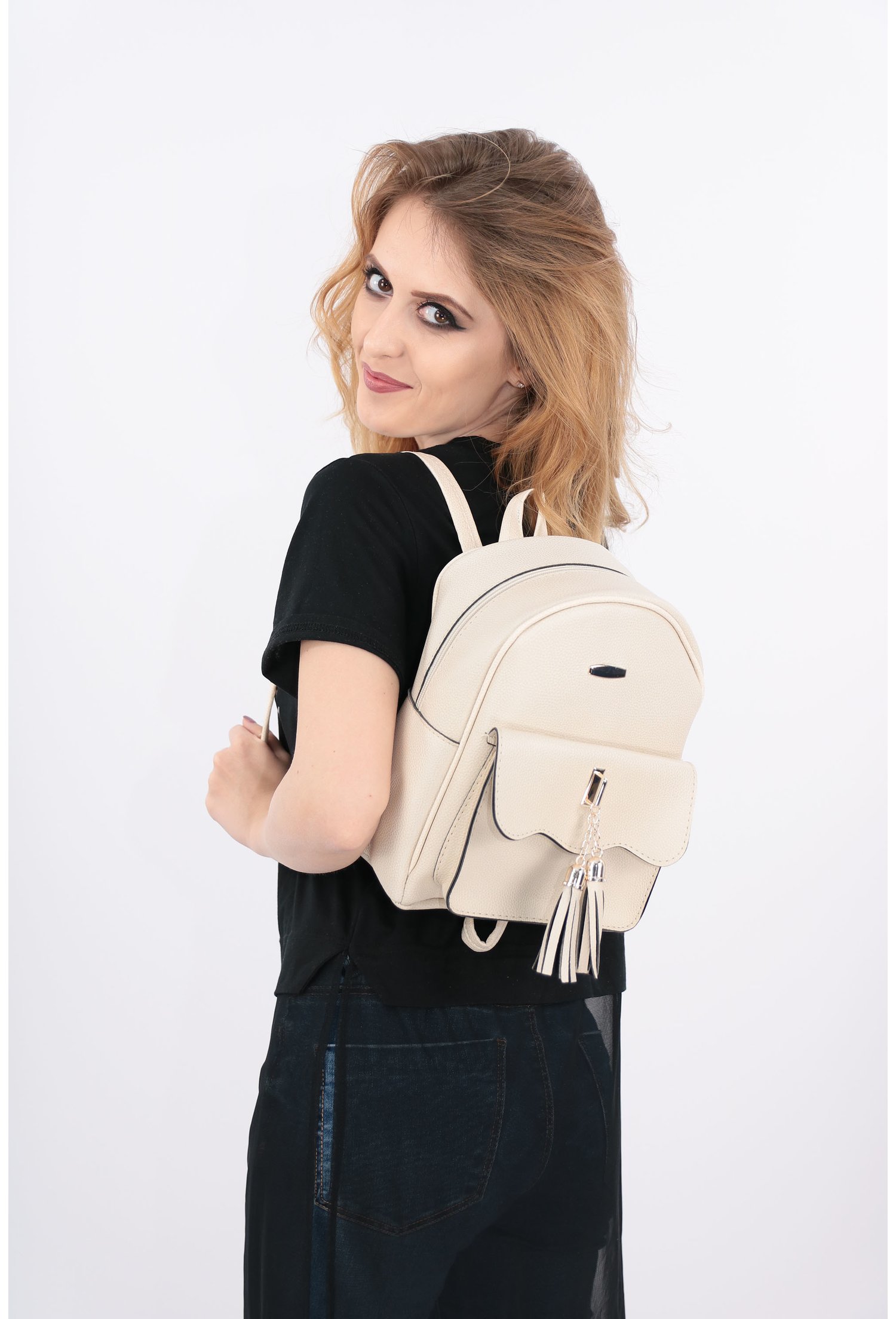 Rucsac bej cu buzunar exterior