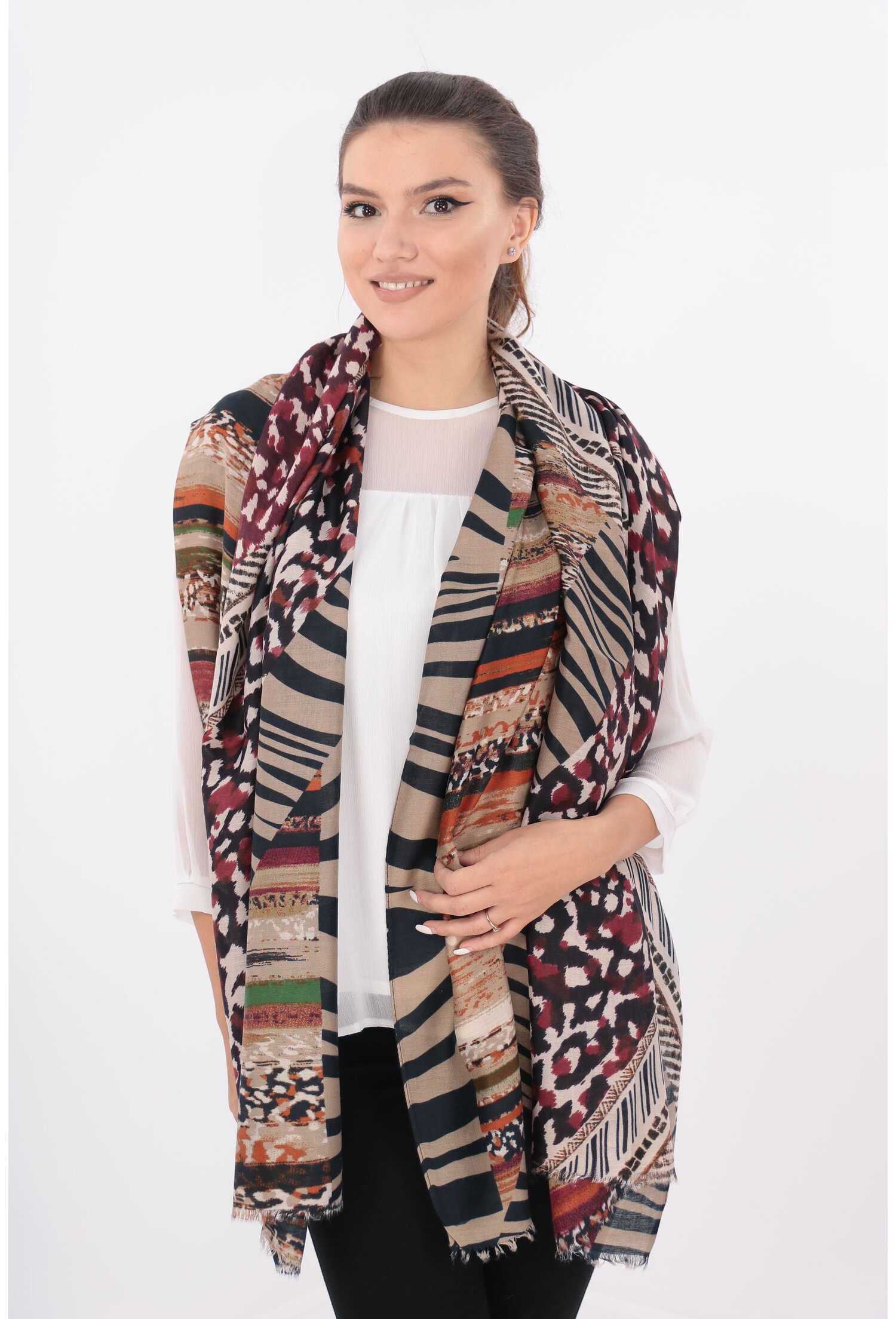 Sal fin cafeniu cu desen geometric si animal print