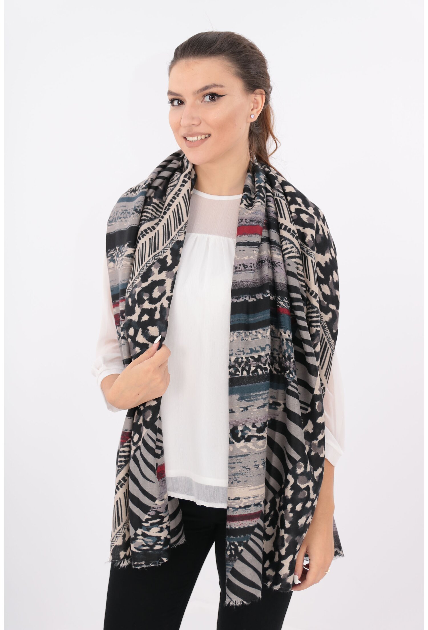 Sal fin gri cu desen geometric si animal print